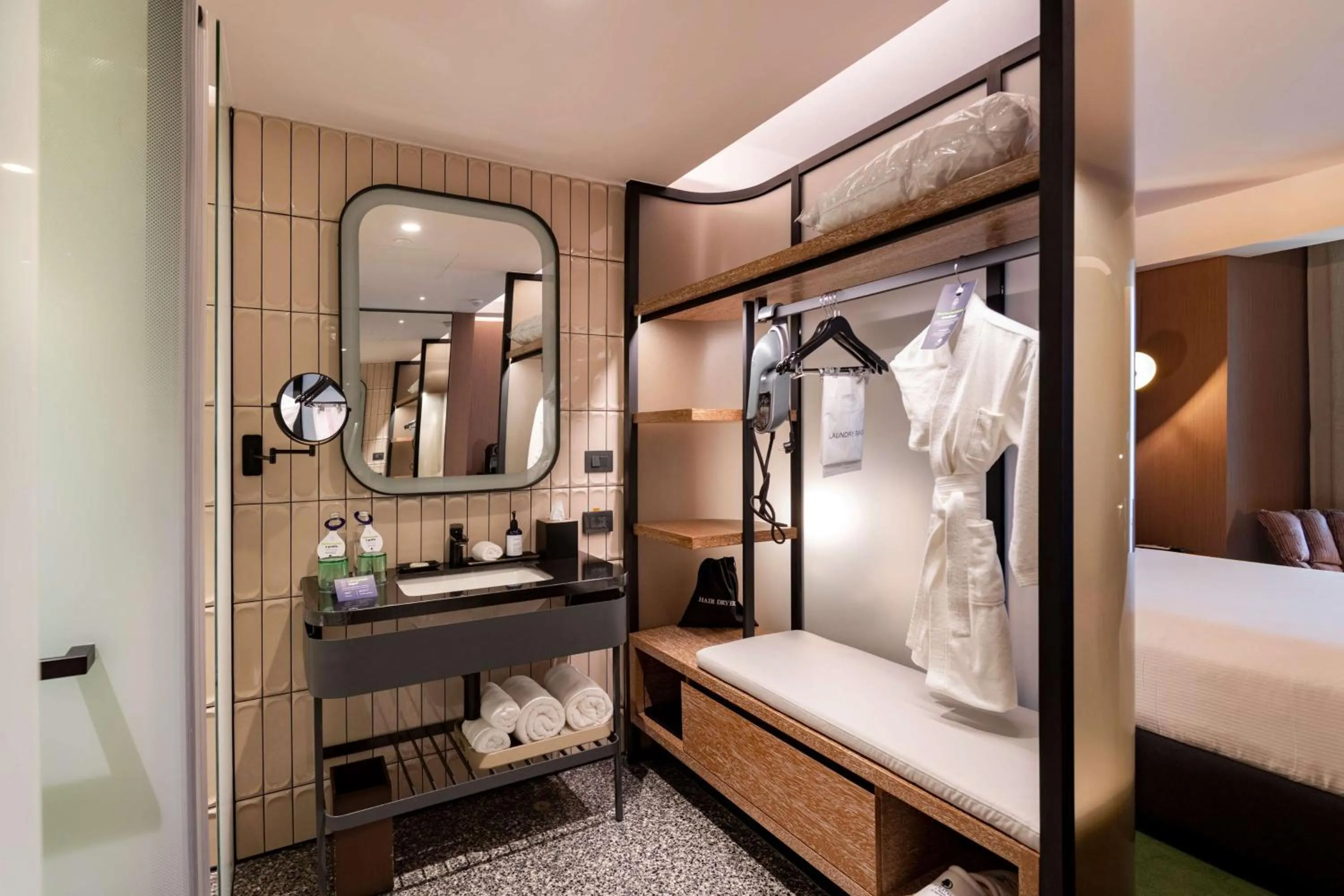 Bathroom, Bed in Doubletree By Hilton Lima San Isidro