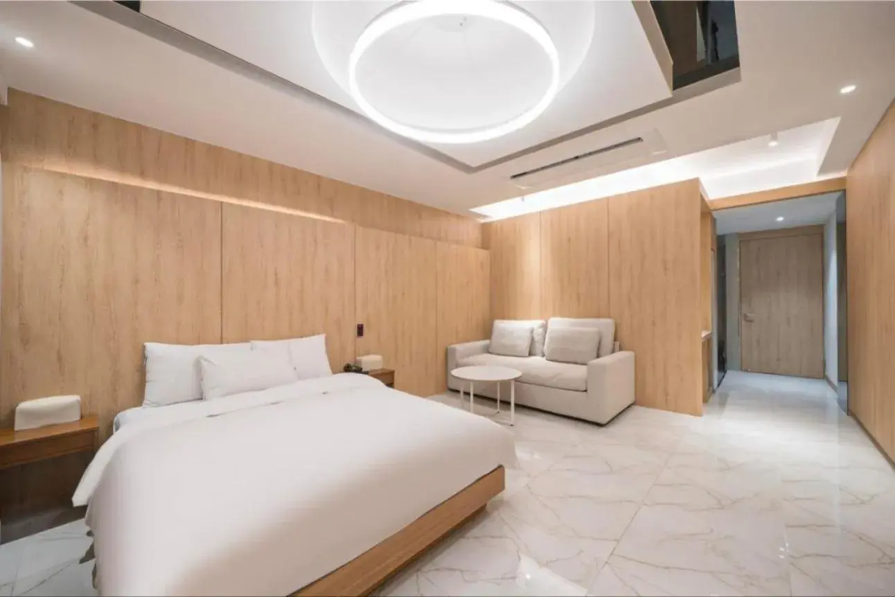 Premium Double Room in BrownDot Hotel Bong-Duk Premium Double Room in BrownDot Hotel Bong-Duk