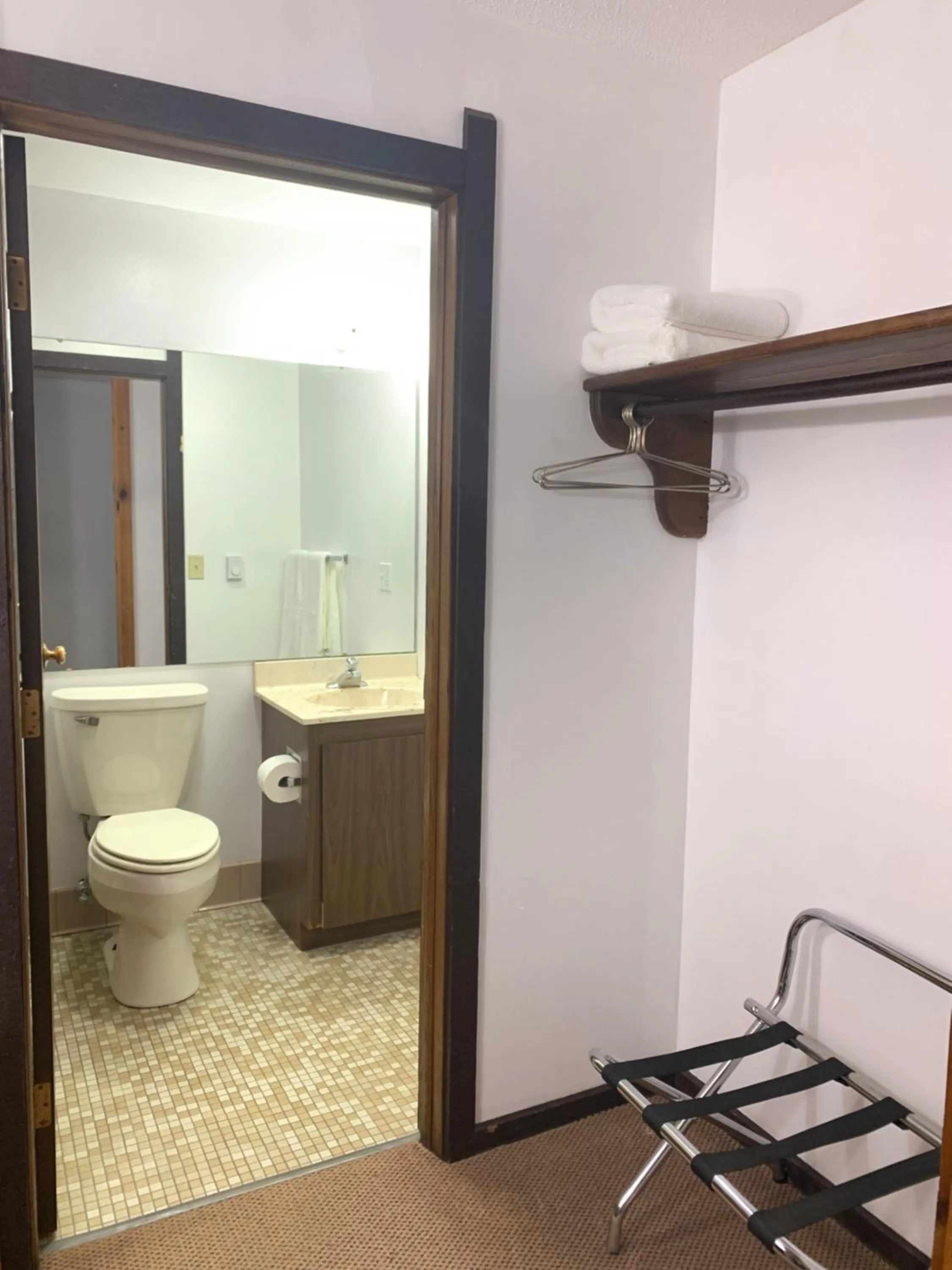 Bridge Inn Tomahawk -1st Floor, 2 Queen Size Bed, Walkout, River View