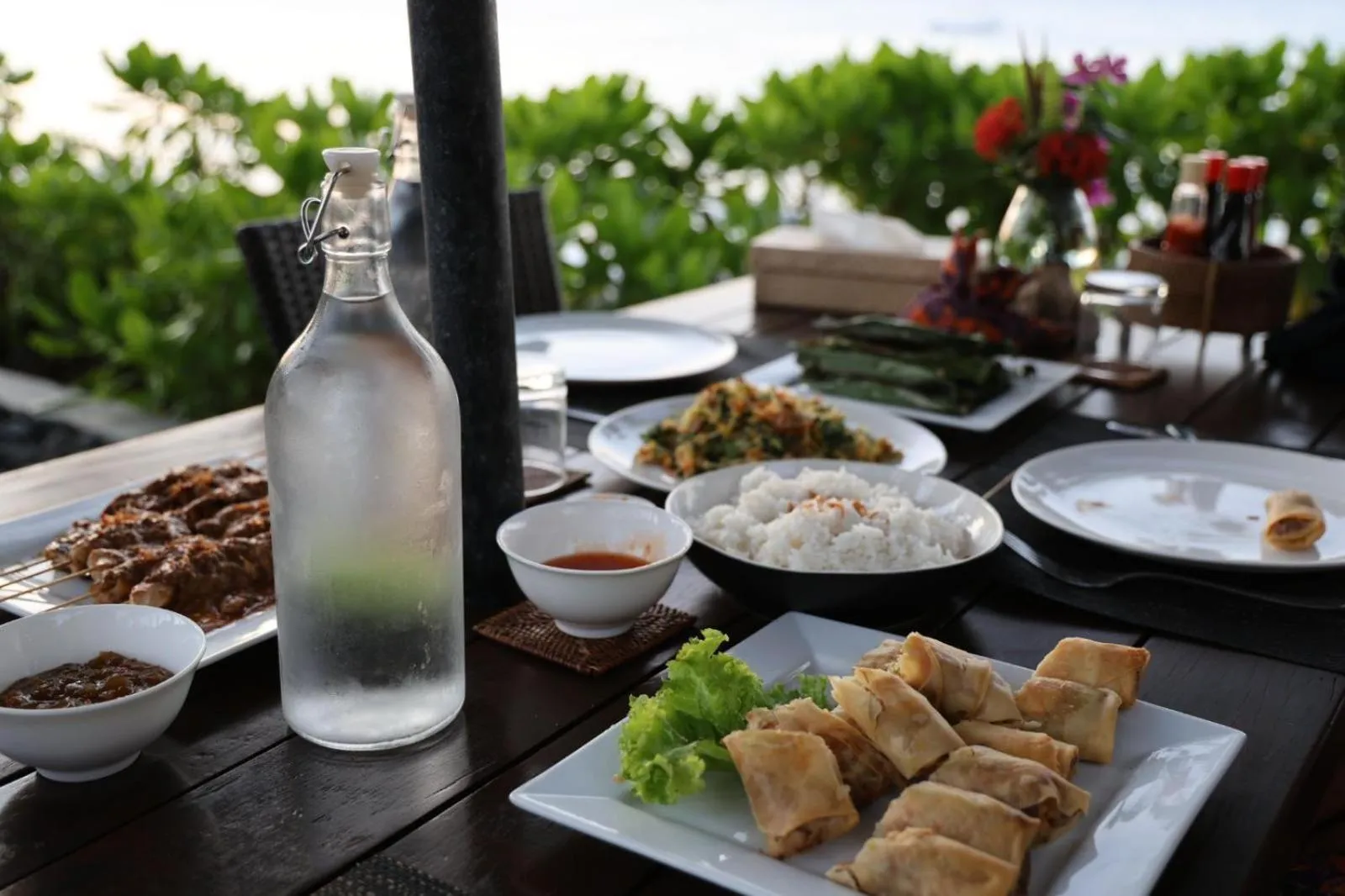 Restaurant/places to eat in ALOKA BAHARI Villas