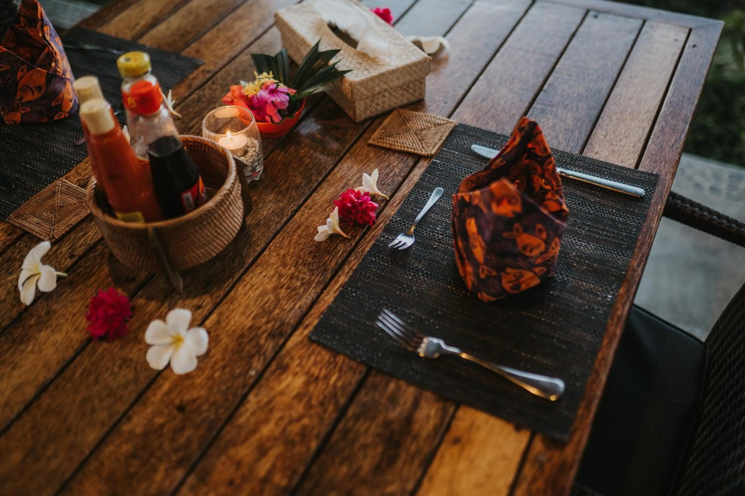 Restaurant/places to eat in ALOKA BAHARI Villas