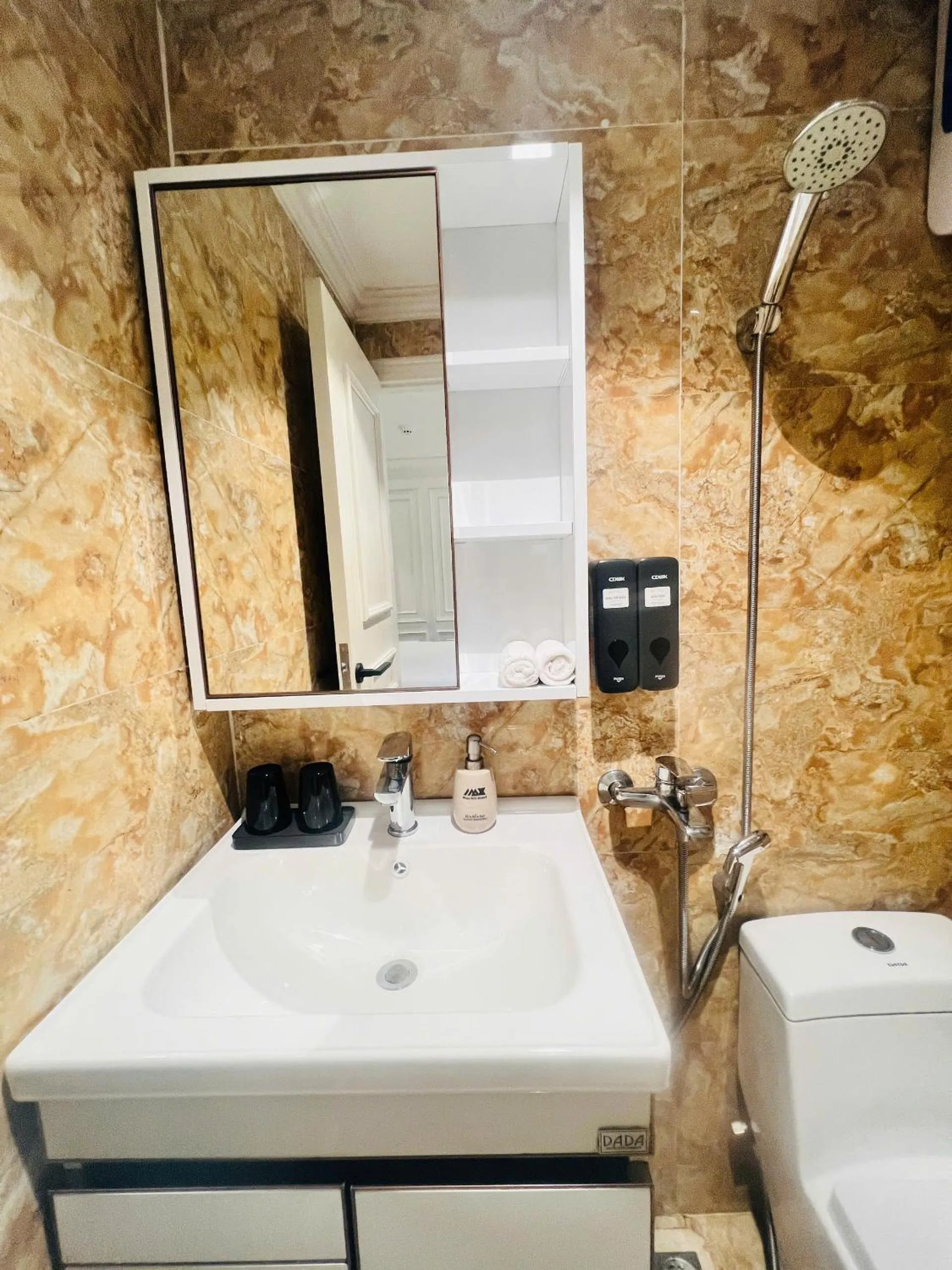 Toilet in Diamond Hotel Sapa