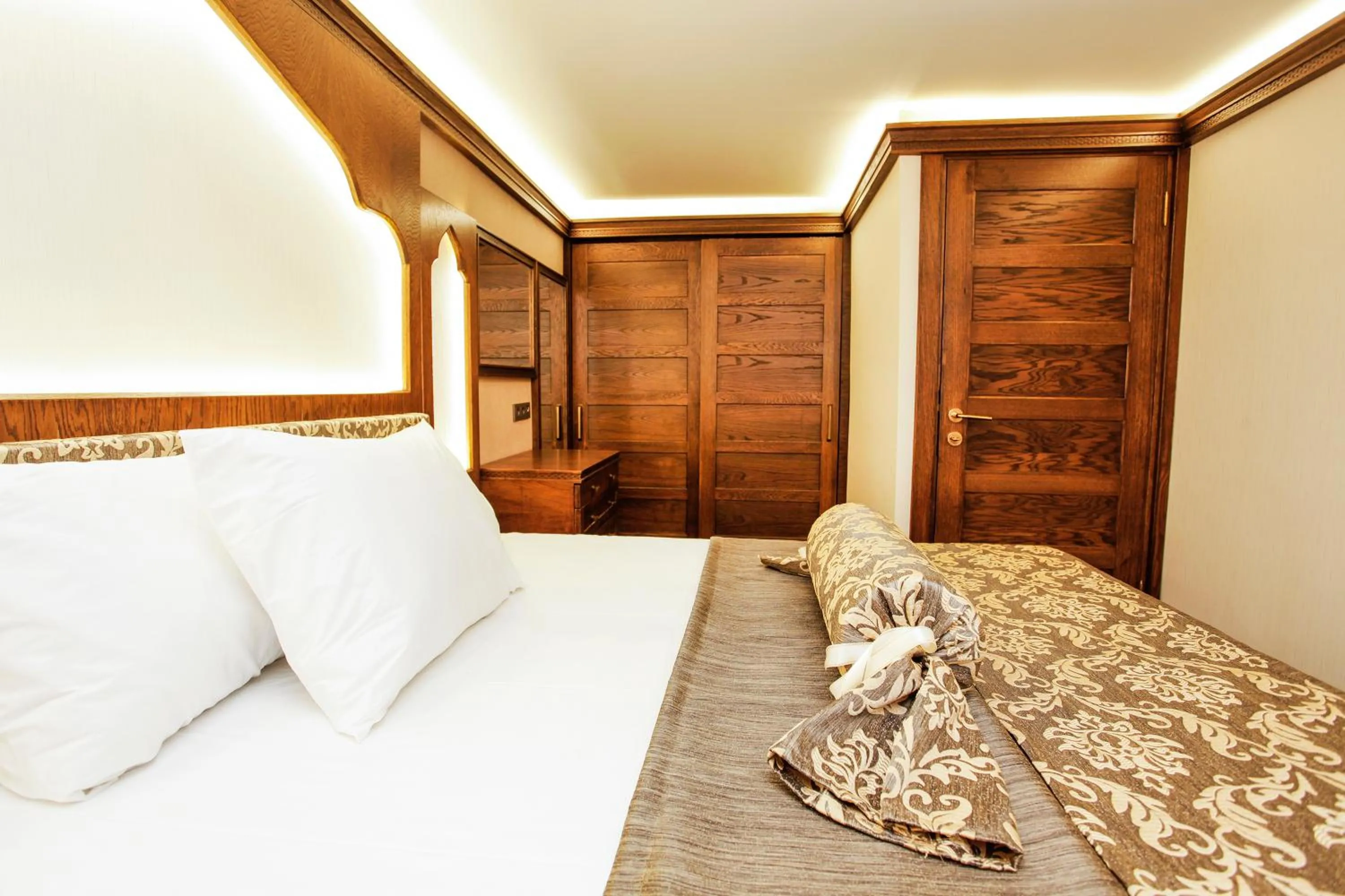 Photo of the whole room, Bed in Kumluk Konak Hotel