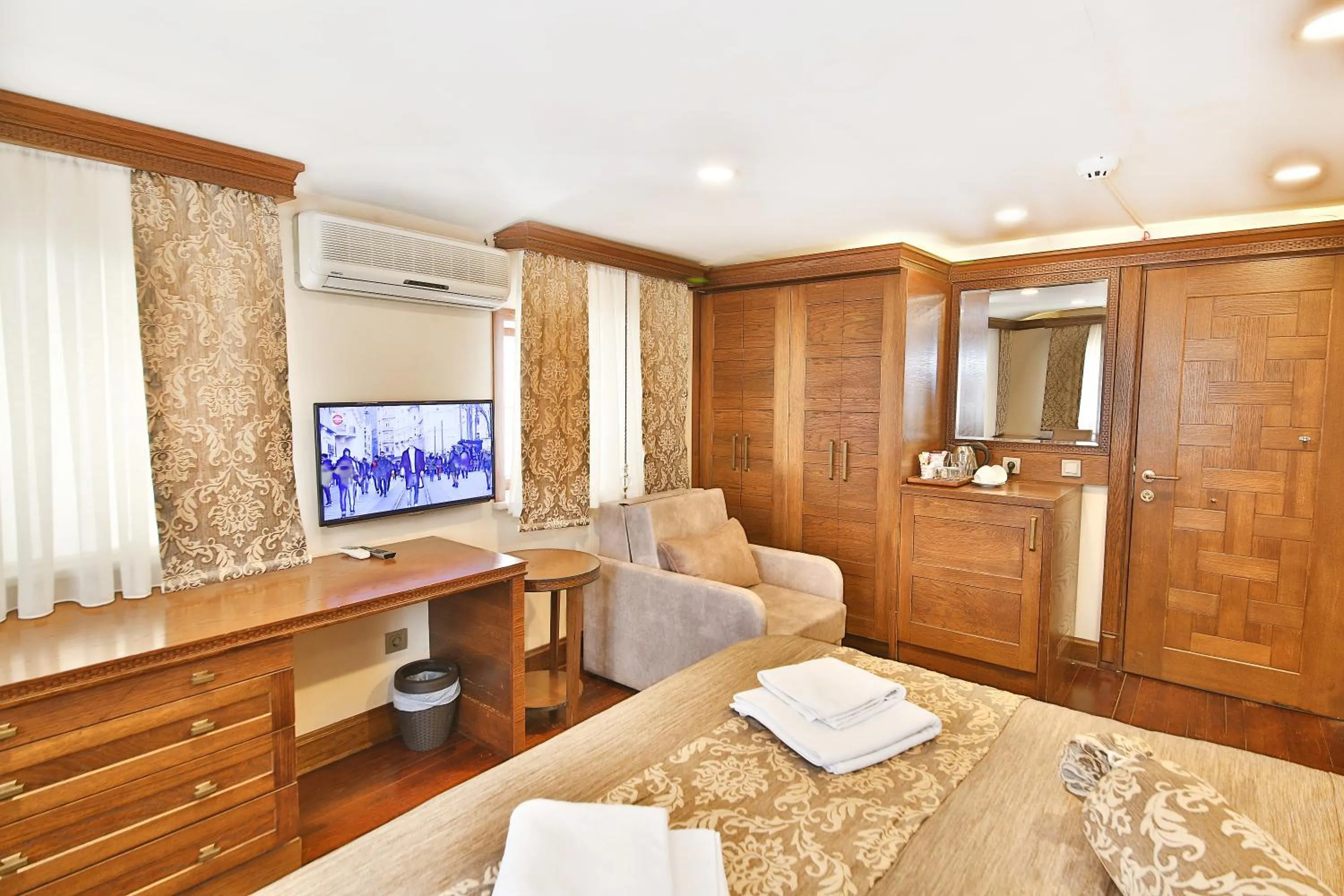 TV and multimedia in Kumluk Konak Hotel