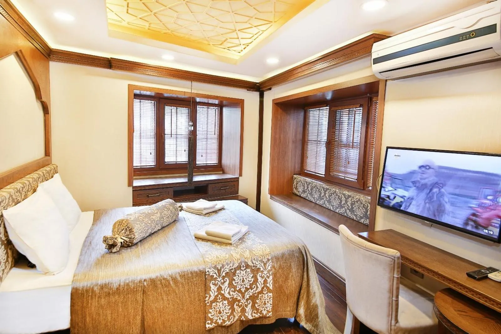 Bed in Kumluk Konak Hotel