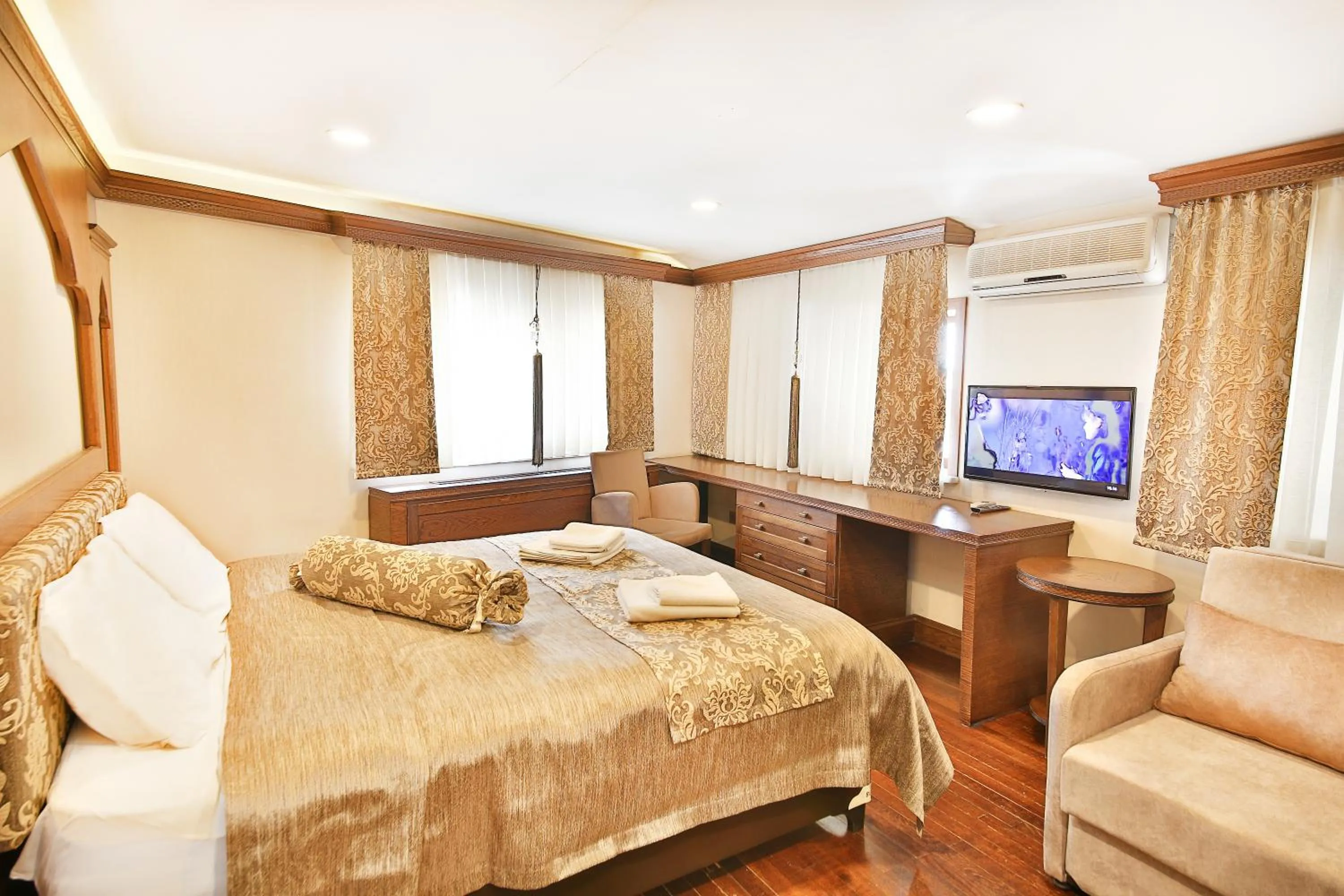 TV and multimedia, Bed in Kumluk Konak Hotel