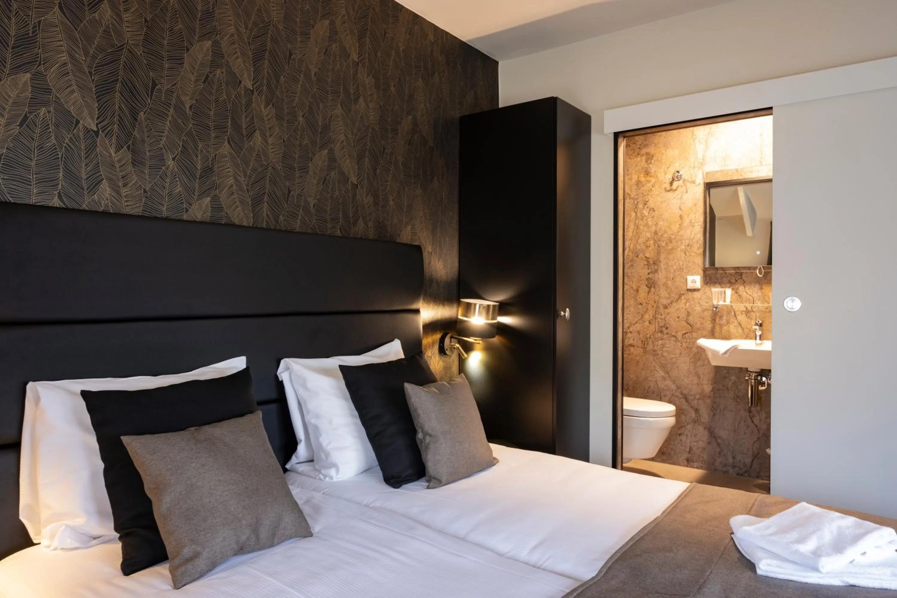 Photo of the whole room, Bed in Hotel & Restaurant Wildthout