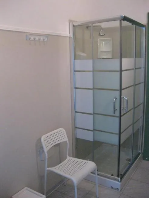Shower in Low Cost Ferrara