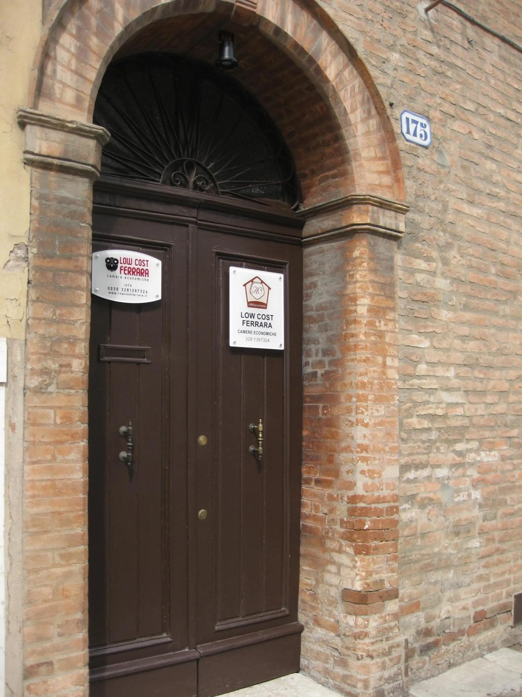 Facade/entrance in Low Cost Ferrara