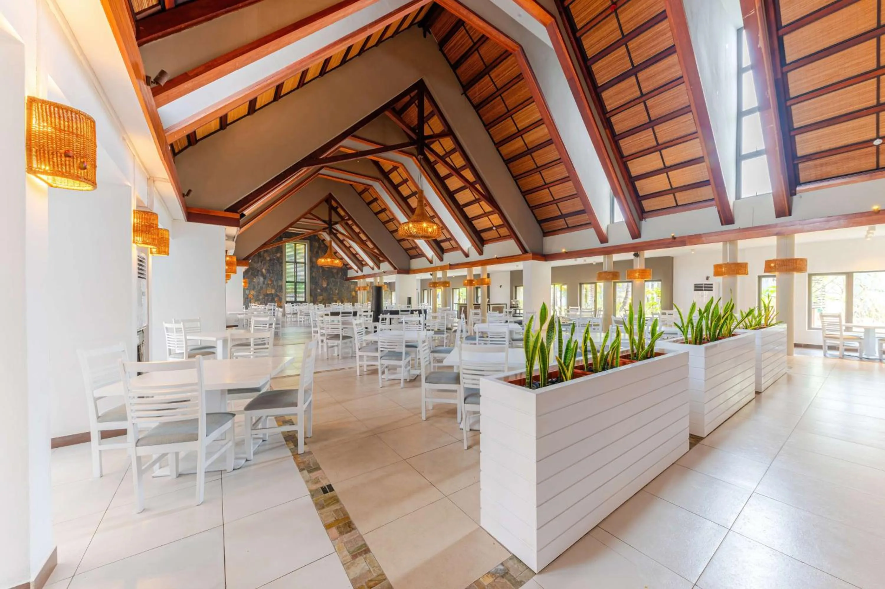 Restaurant/places to eat in Crystals Beach Resort Belle Mare, a member of Radisson Individuals