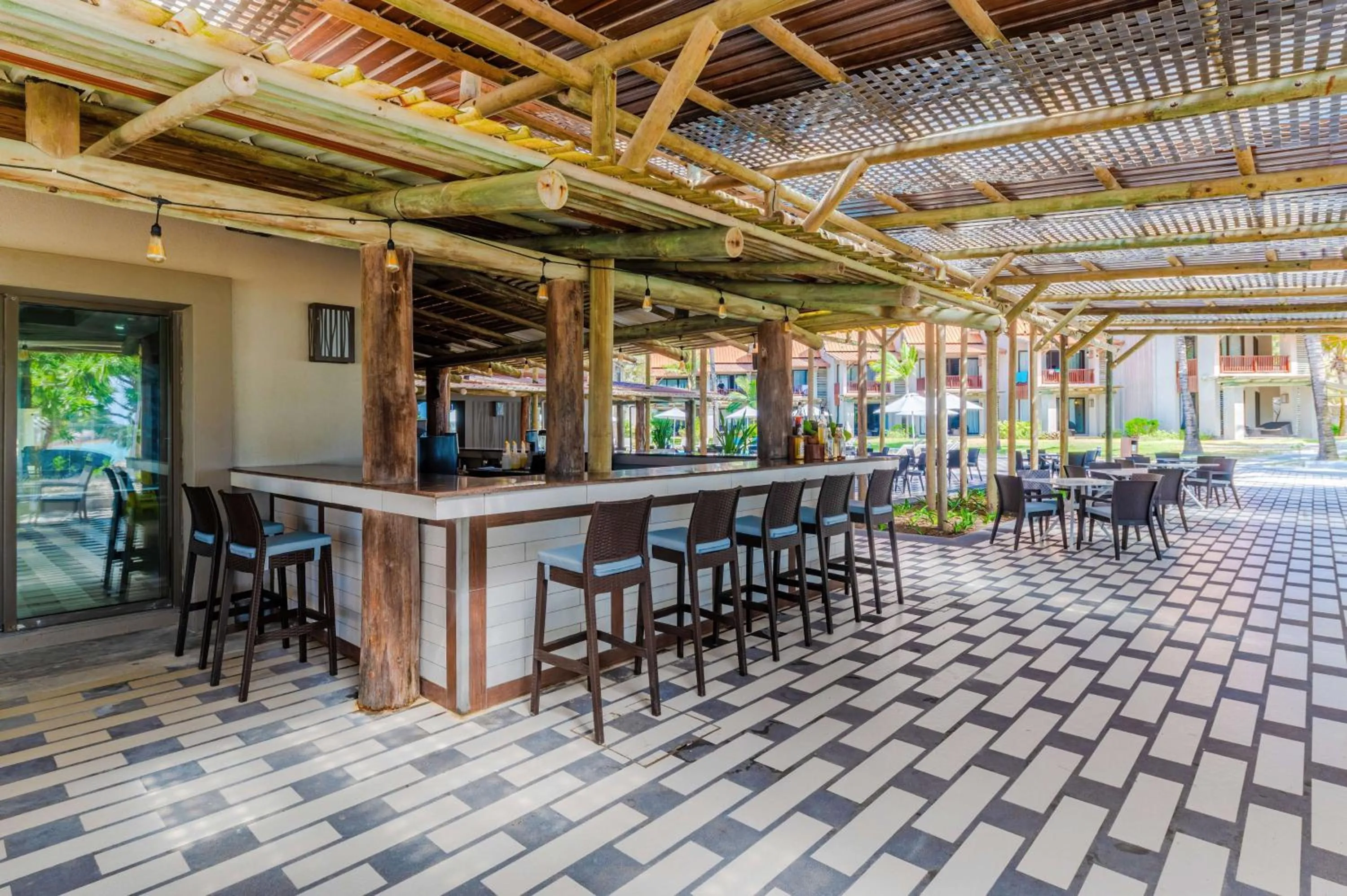 Lounge or bar in Crystals Beach Resort Belle Mare, a member of Radisson Individuals