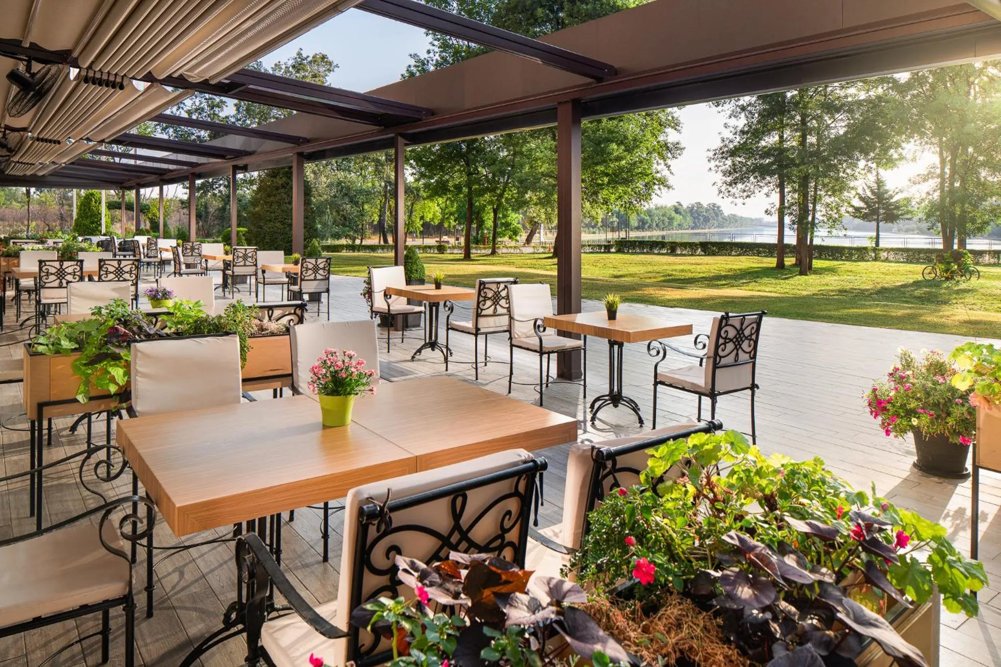 Restaurant/places to eat in Landmark Creek Hotel Plovdiv