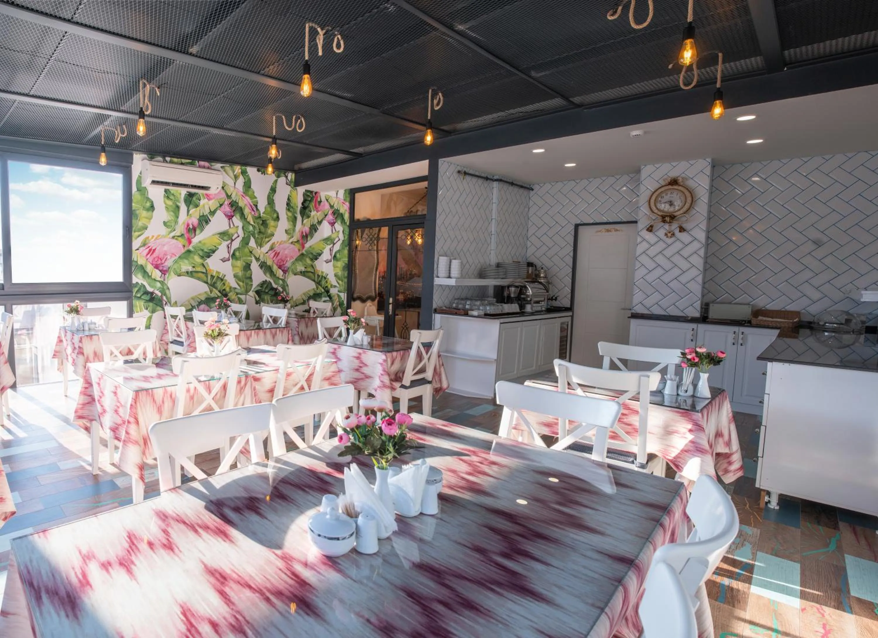 Restaurant/places to eat in Miran Hotel