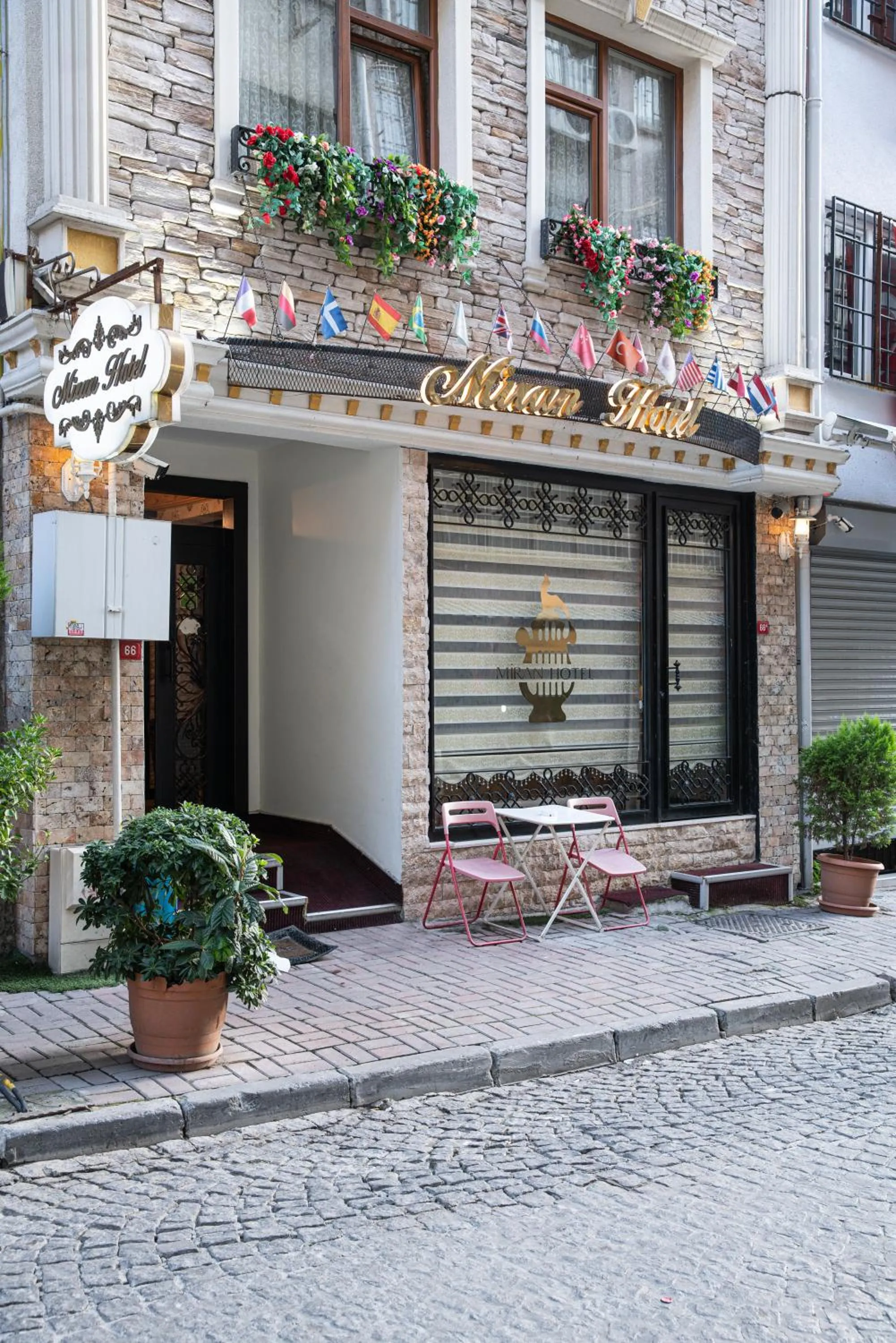 Facade/entrance in Miran Hotel