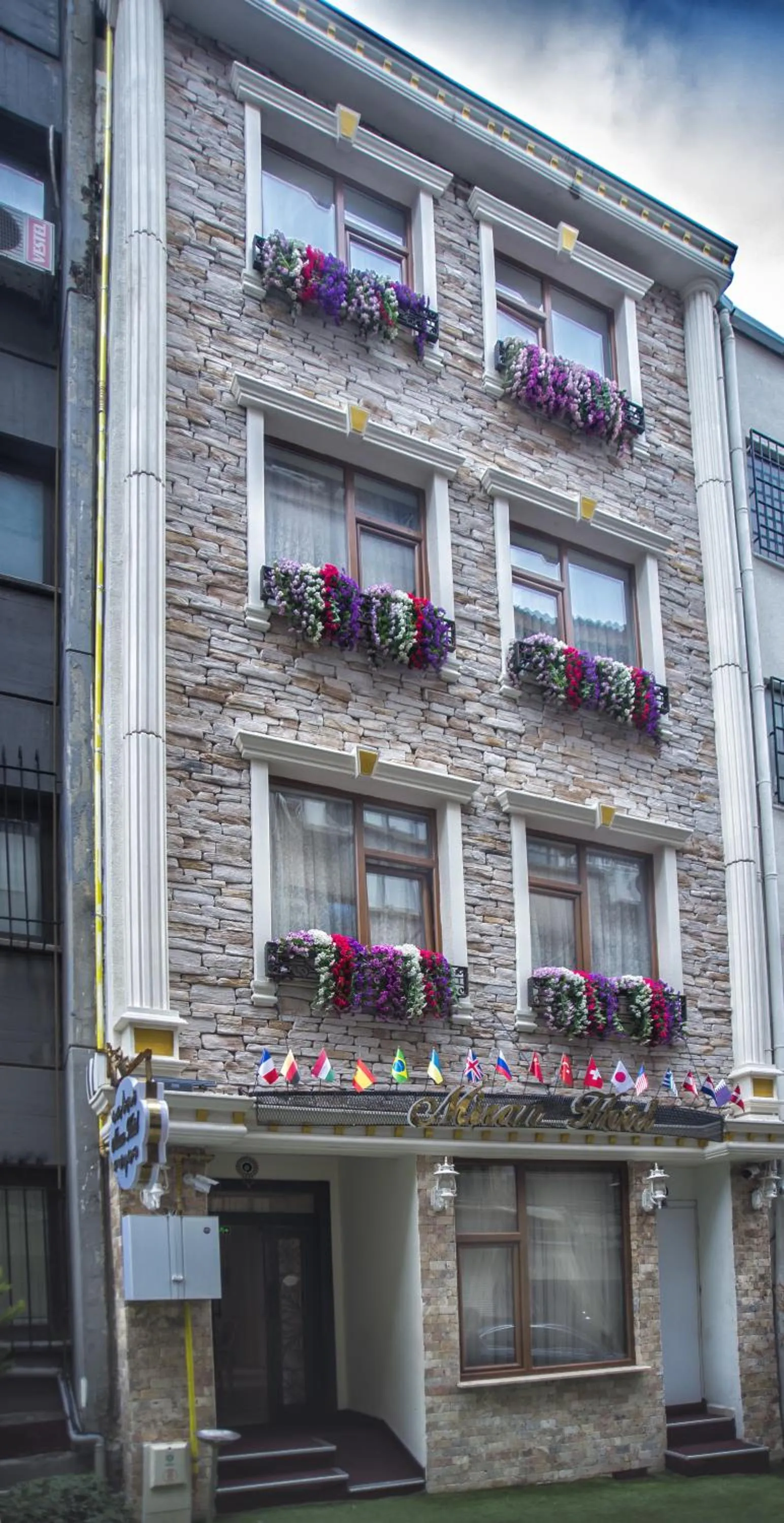 Facade/entrance in Miran Hotel