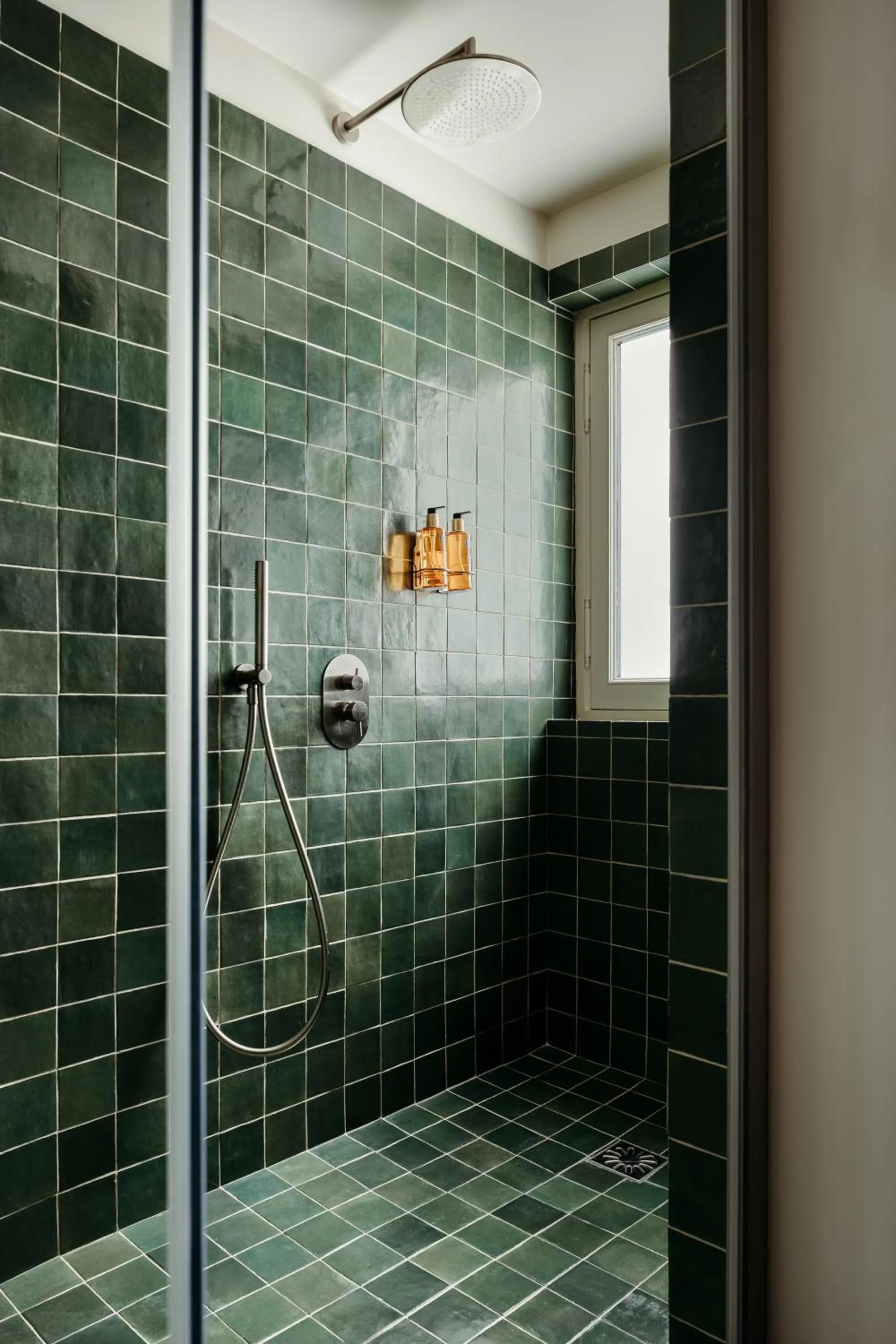 Shower in Edgar Suites - Bouchardon