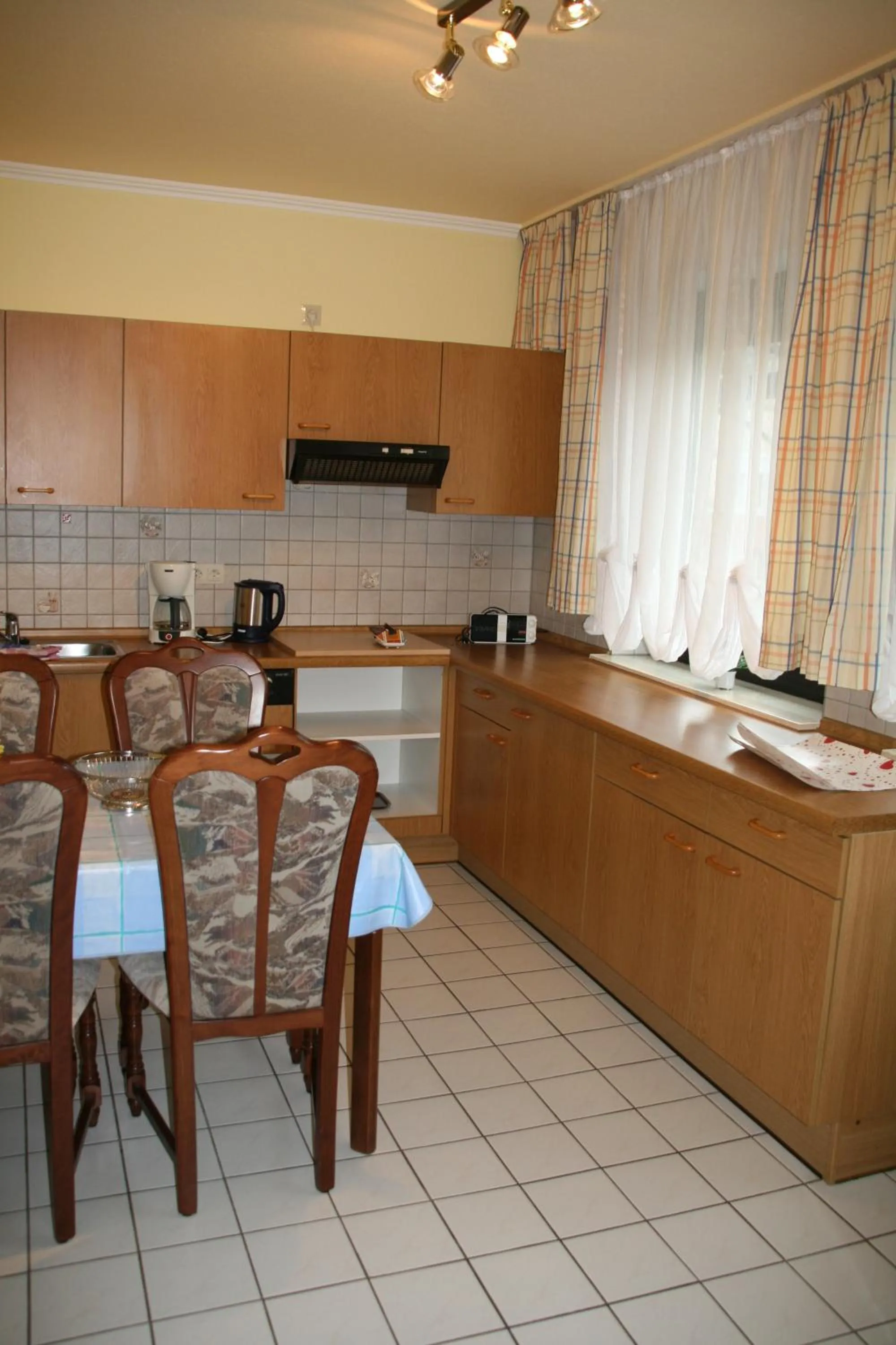 Kitchen or kitchenette in Aparthotel im Brauhausviertel