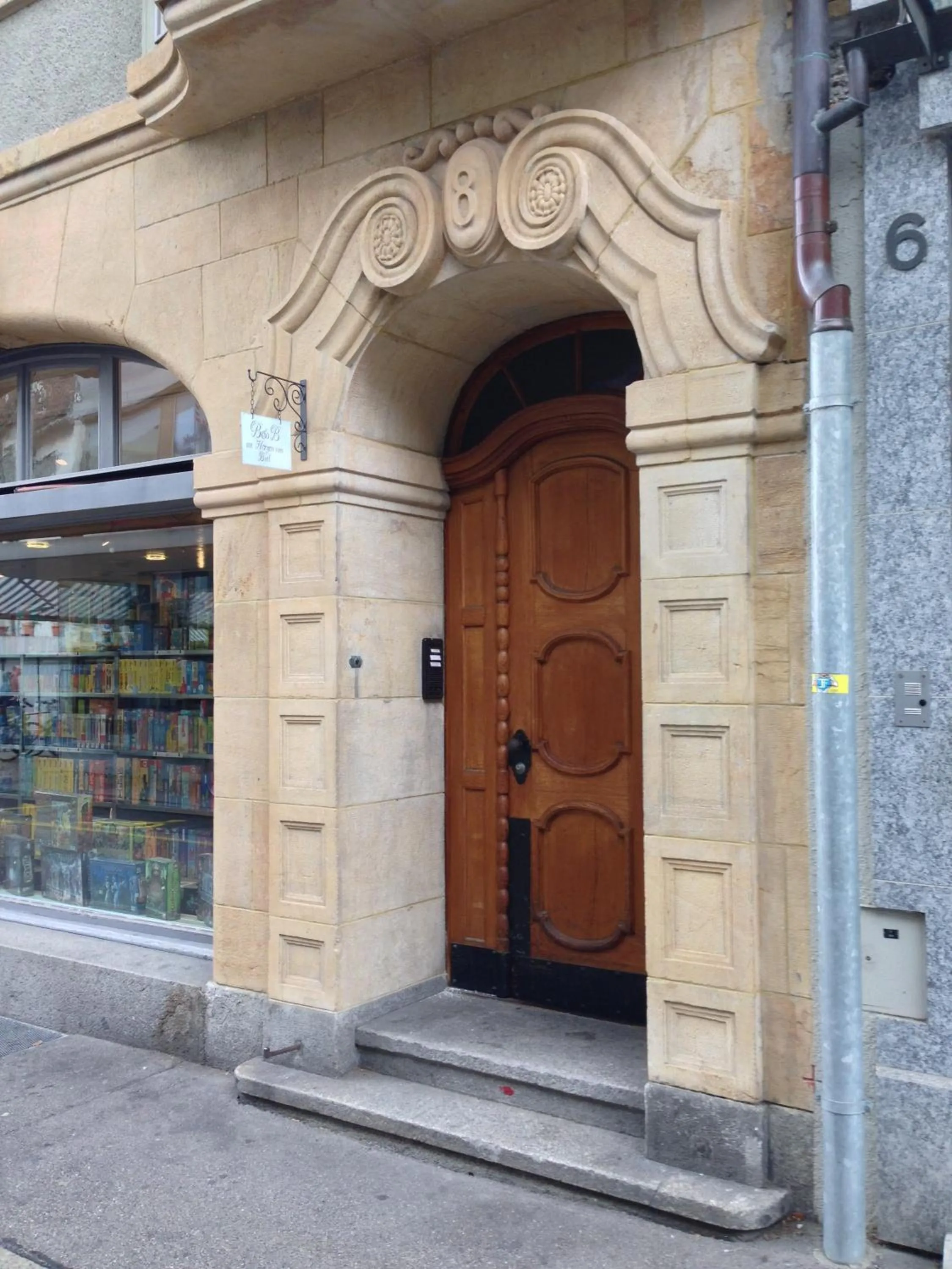 Facade/entrance in B&B im Herzen von Biel