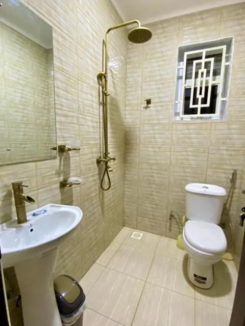 Toilet in Nimaro Courts