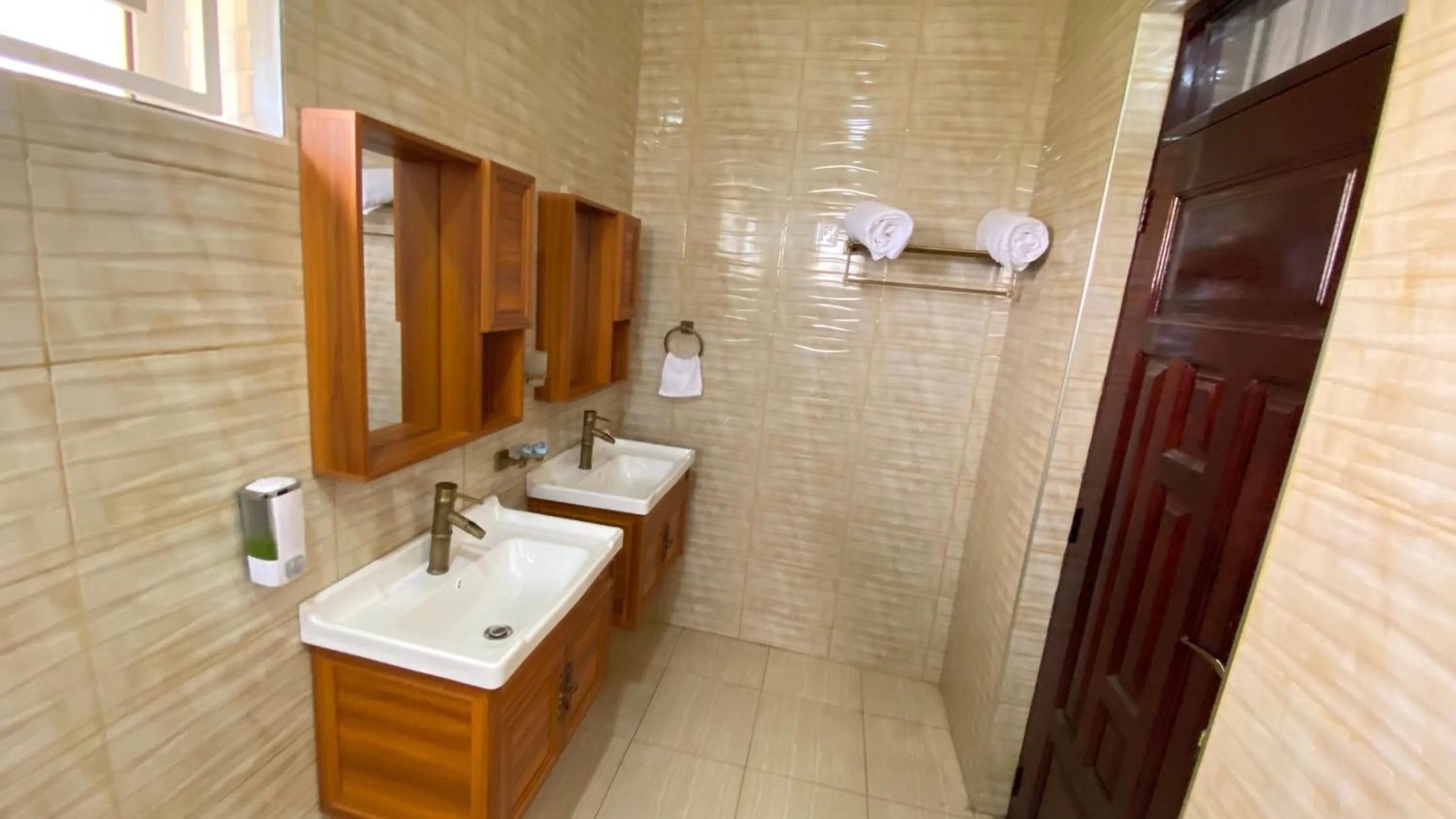 Shower in Nimaro Courts