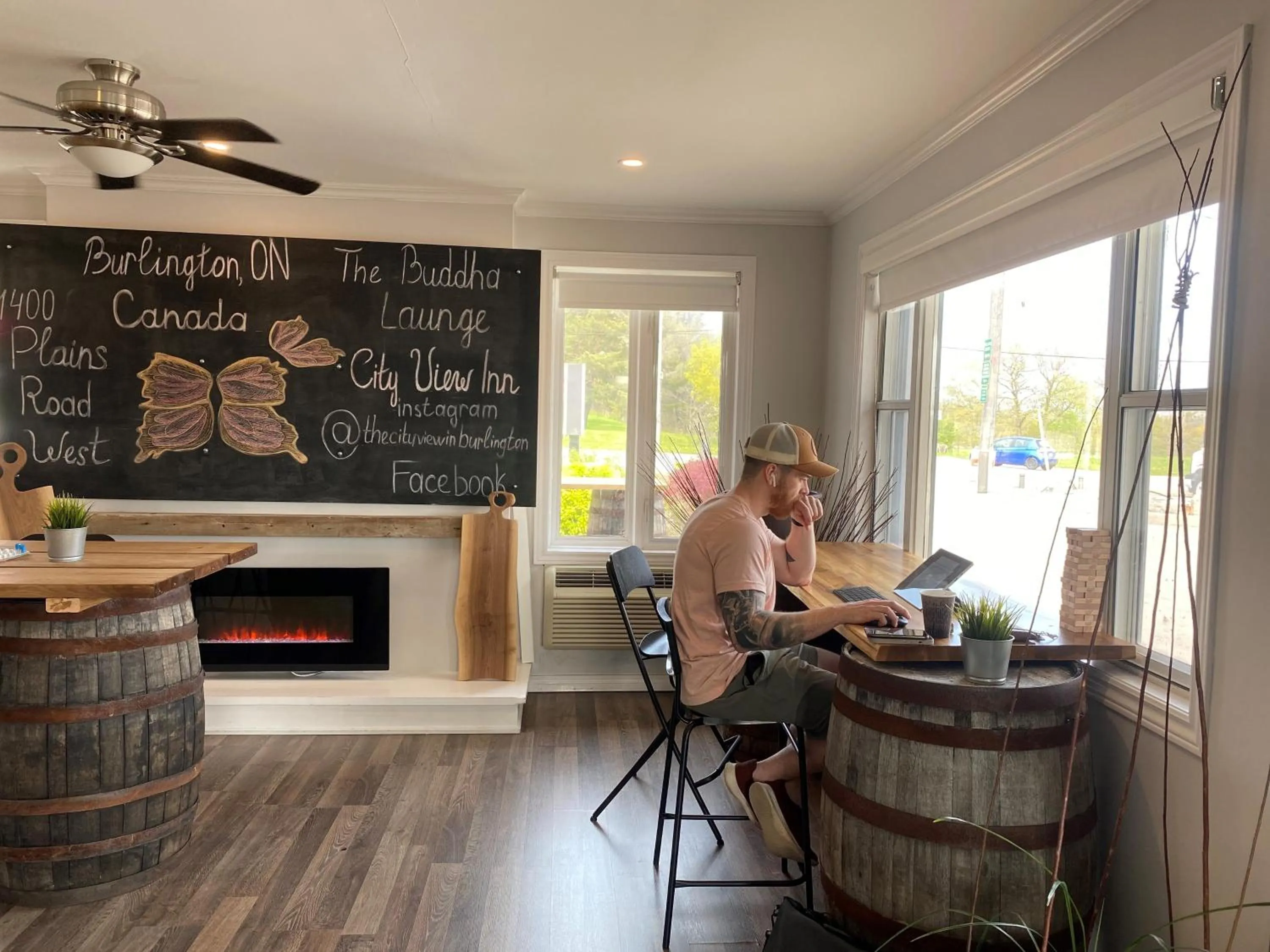 Seating area in City View Inn