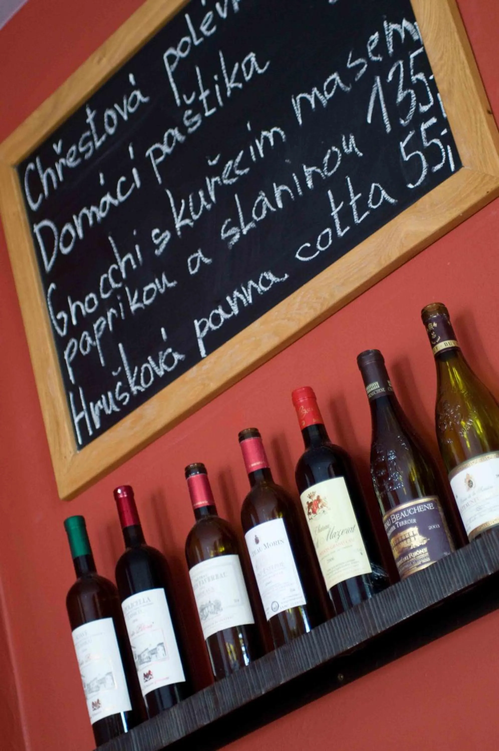 Restaurant/places to eat in Hotel Merlot