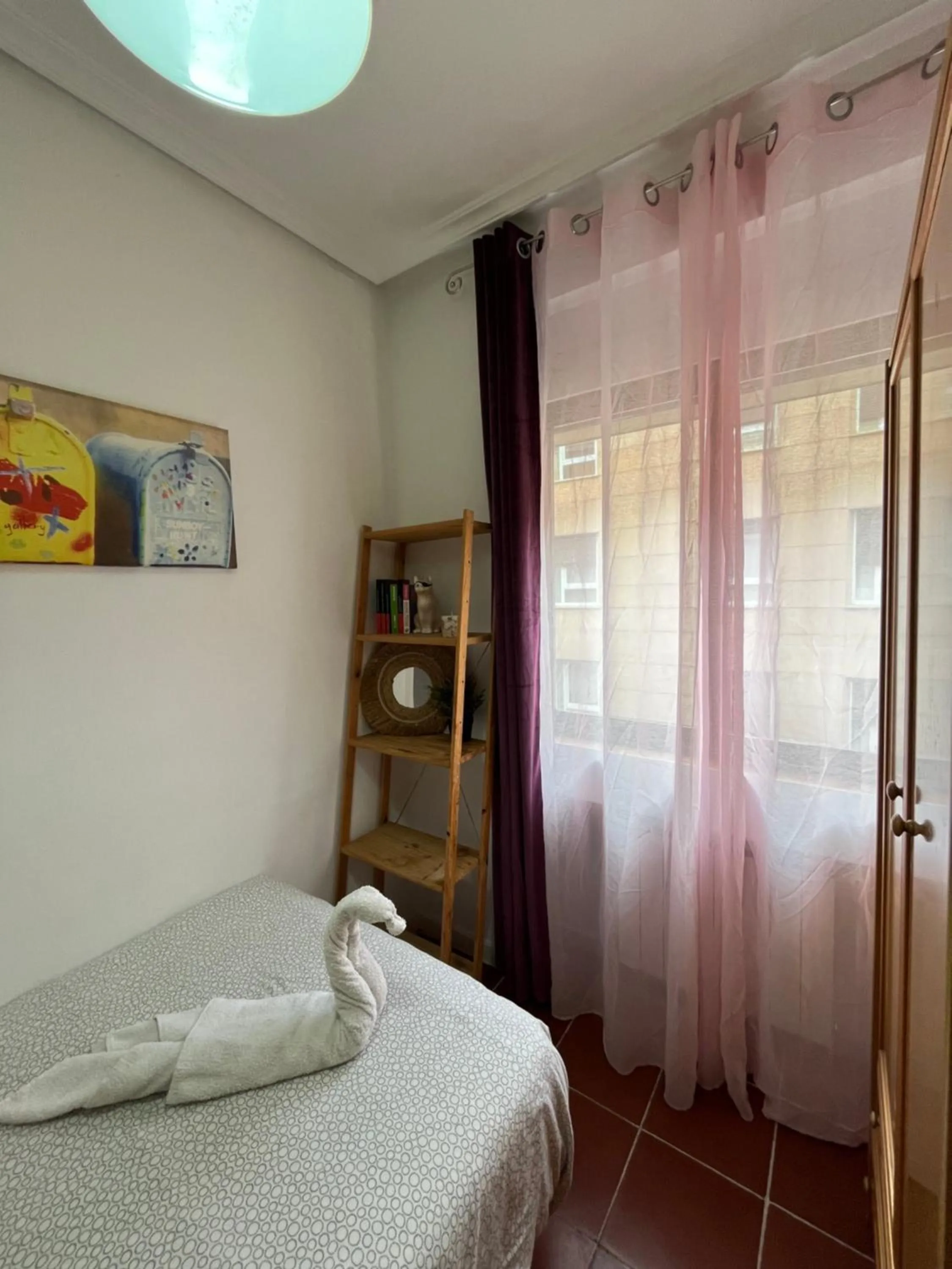 Bed in Roomin Hostel