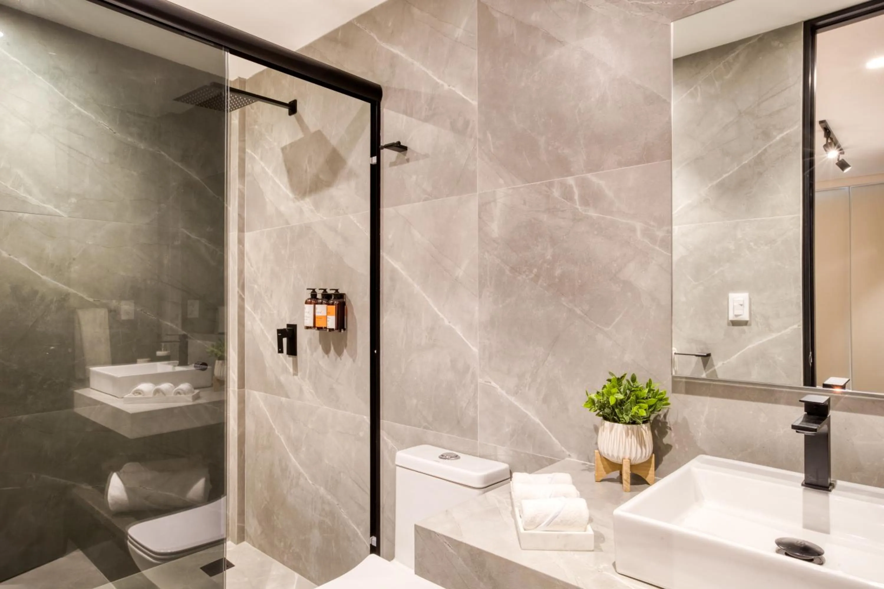 Shower in ULIV Park Polanco