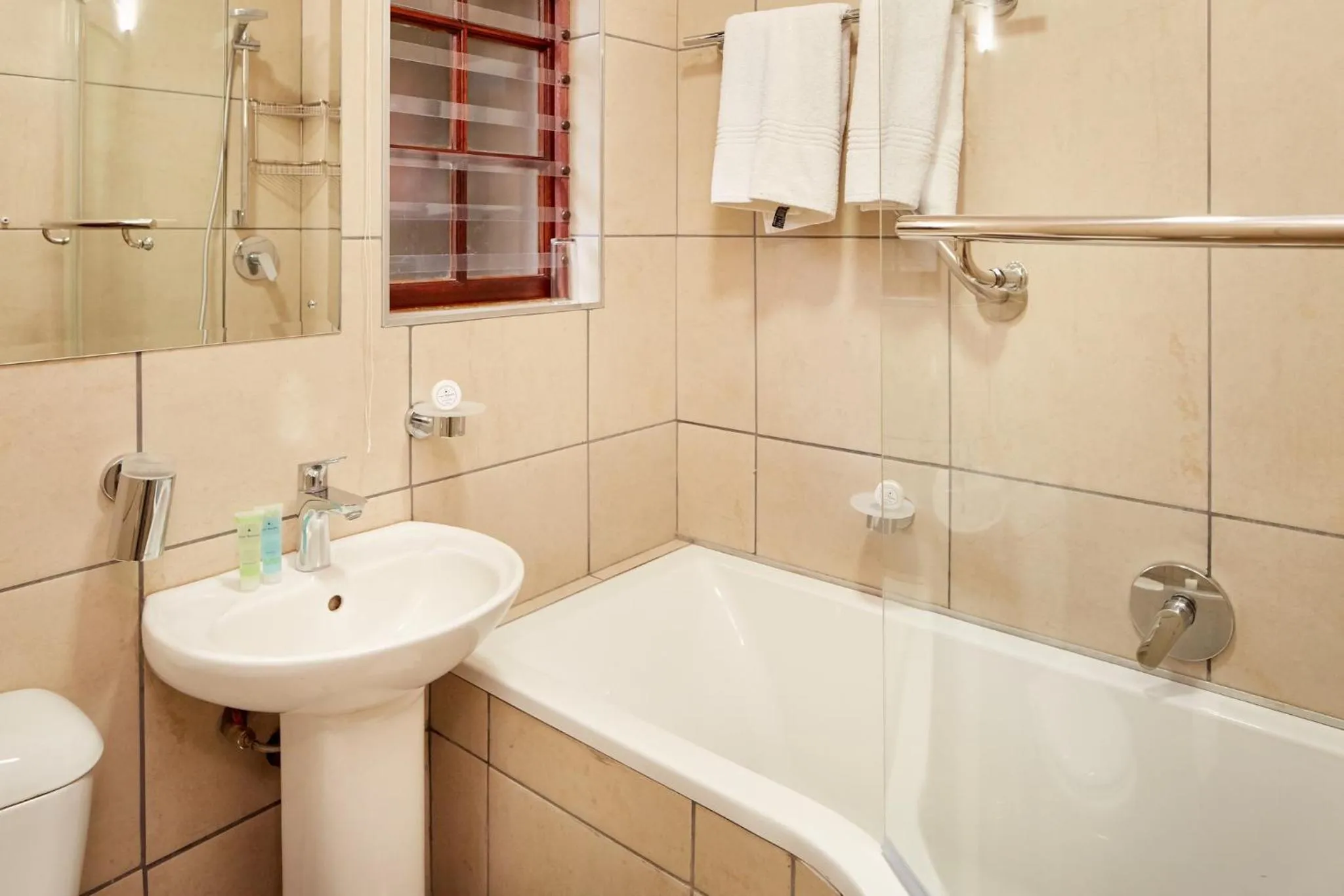 Bathroom in First Group Magalies Park