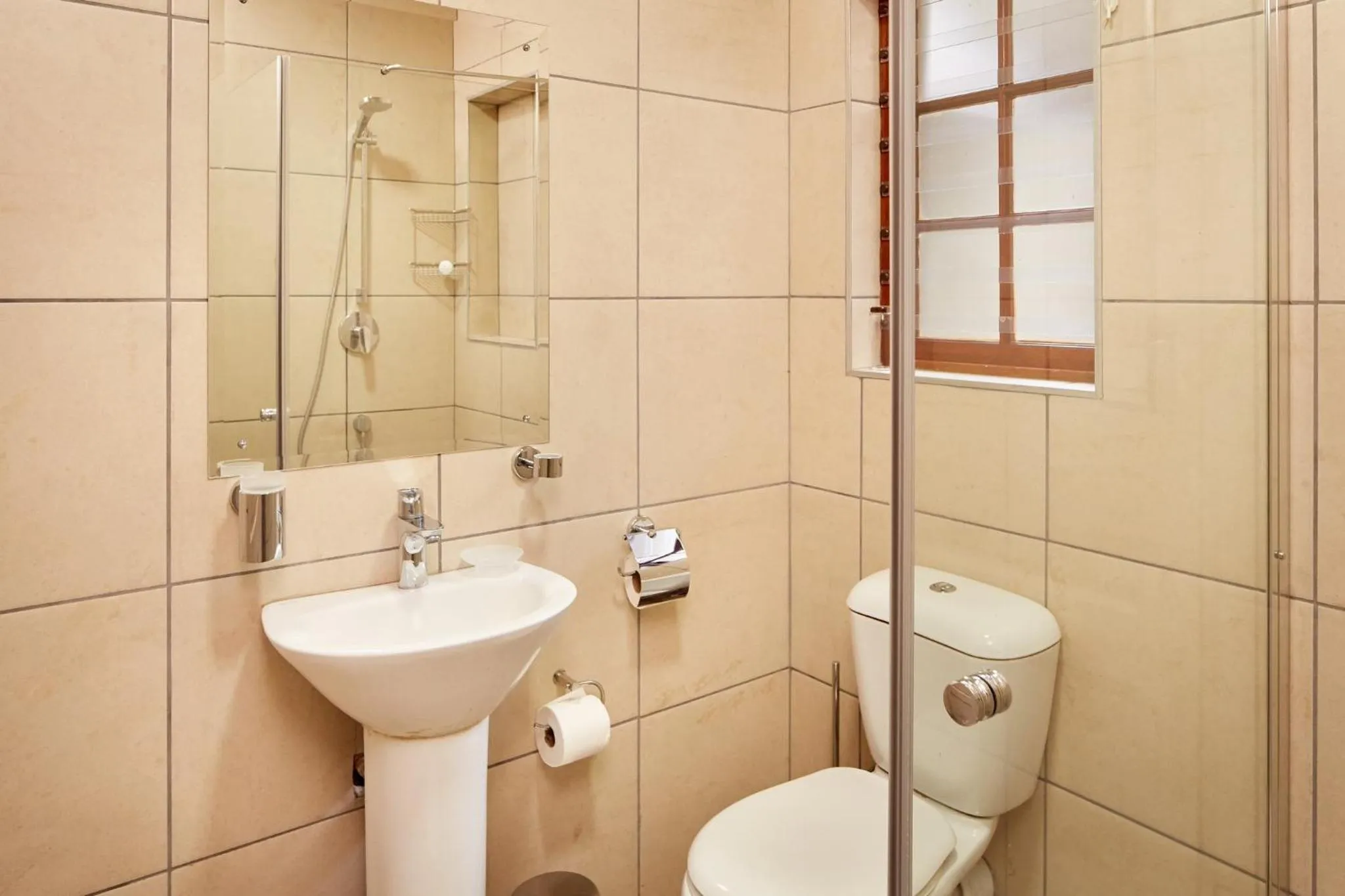 Shower in First Group Magalies Park