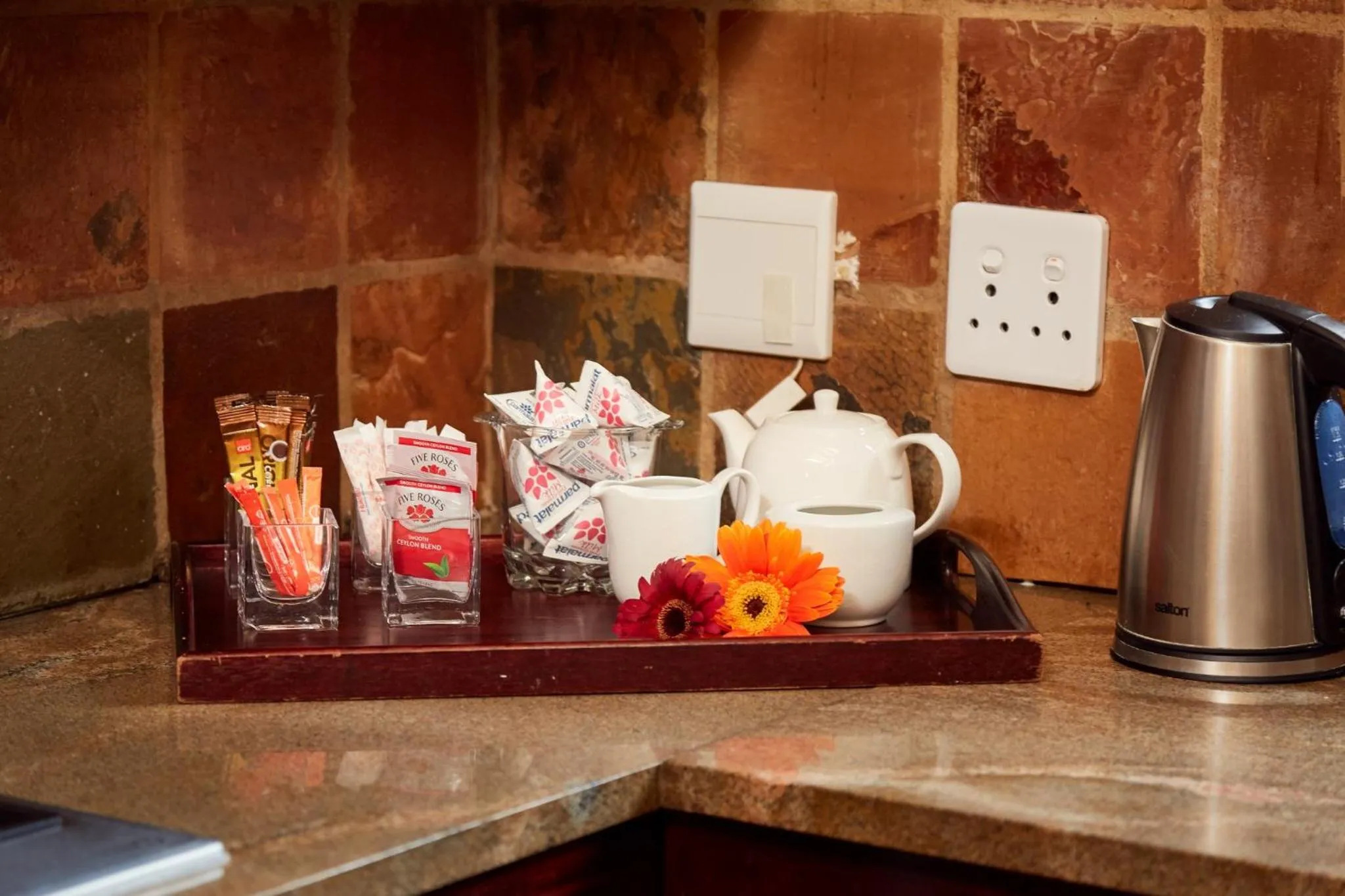 Coffee/tea facilities in First Group Magalies Park