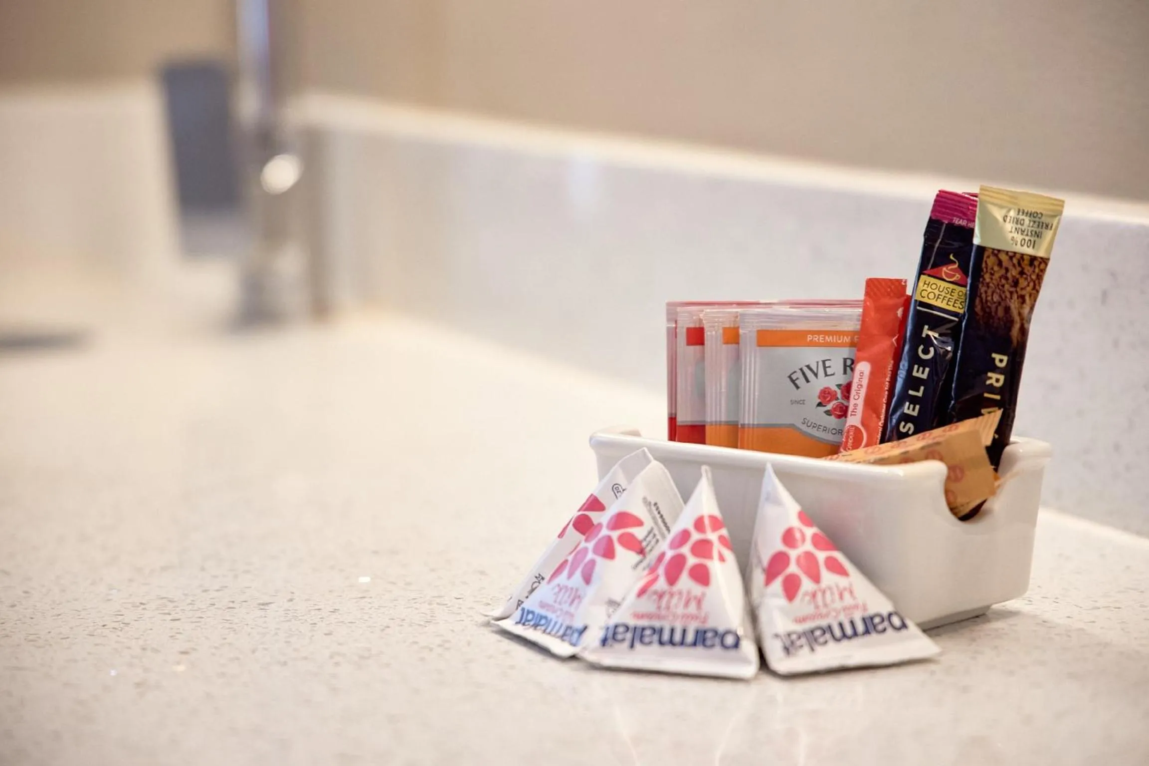 Coffee/tea facilities in First Group Magalies Park