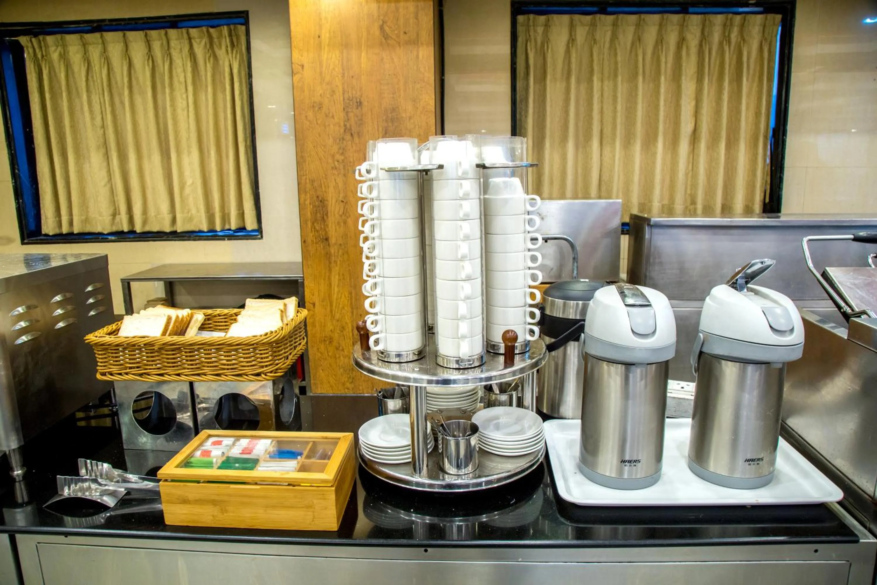 Breakfast in Hotel Tip Top Plaza