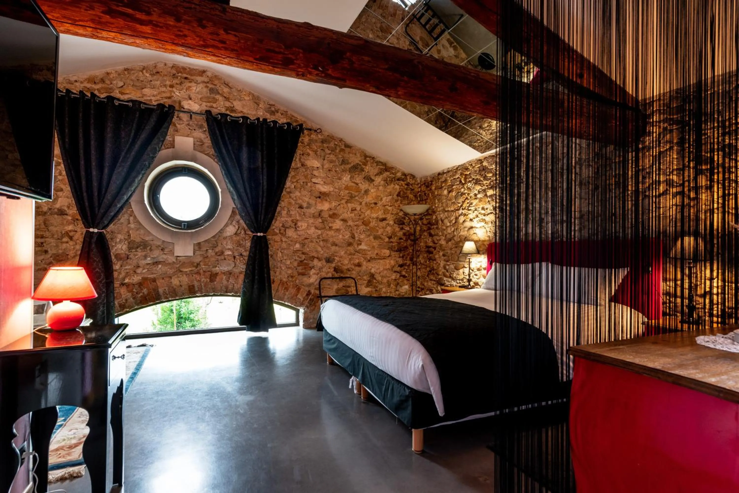 Bed in Le Trésor des Templiers