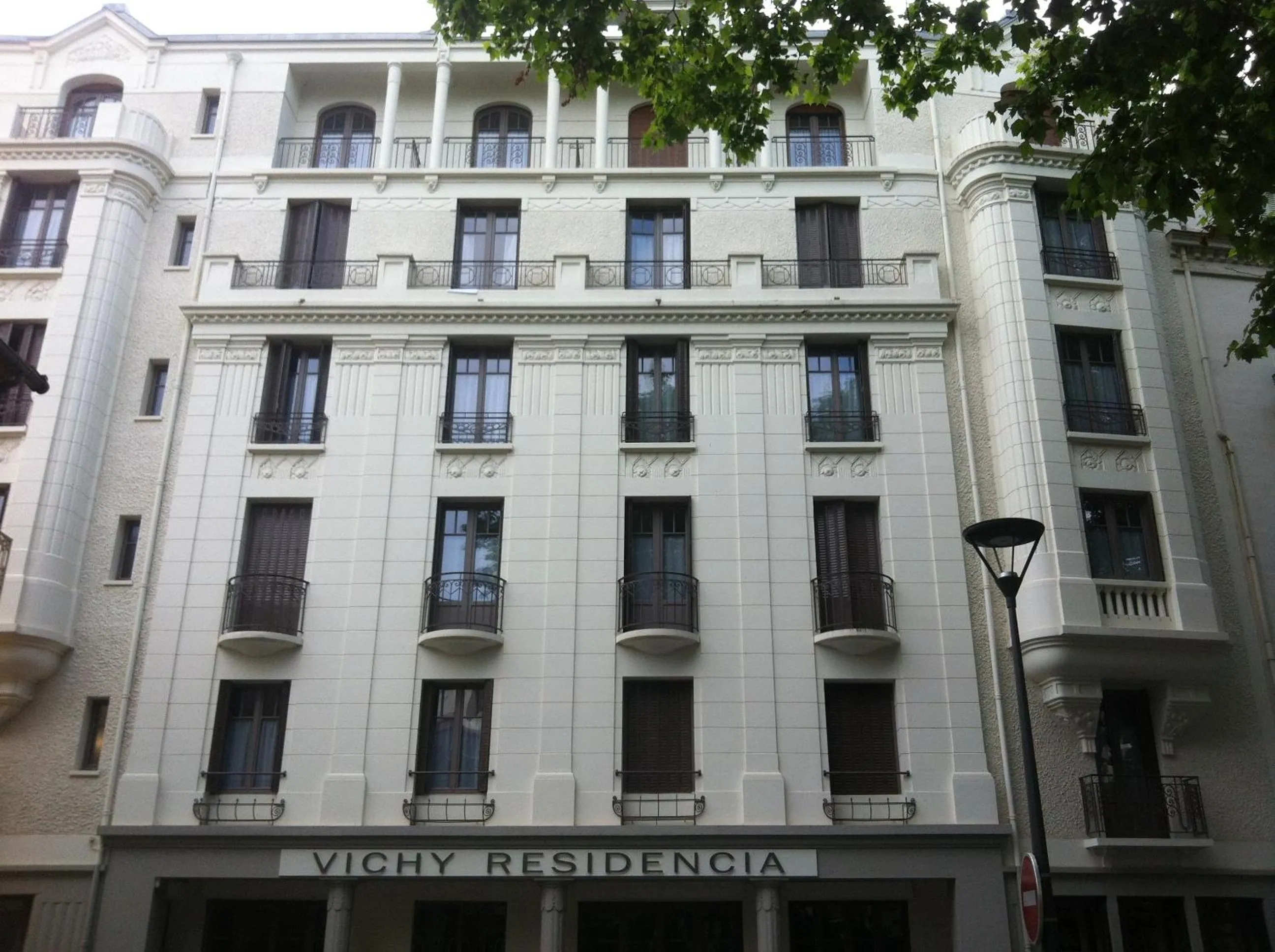 Property building in Vichy Résidencia