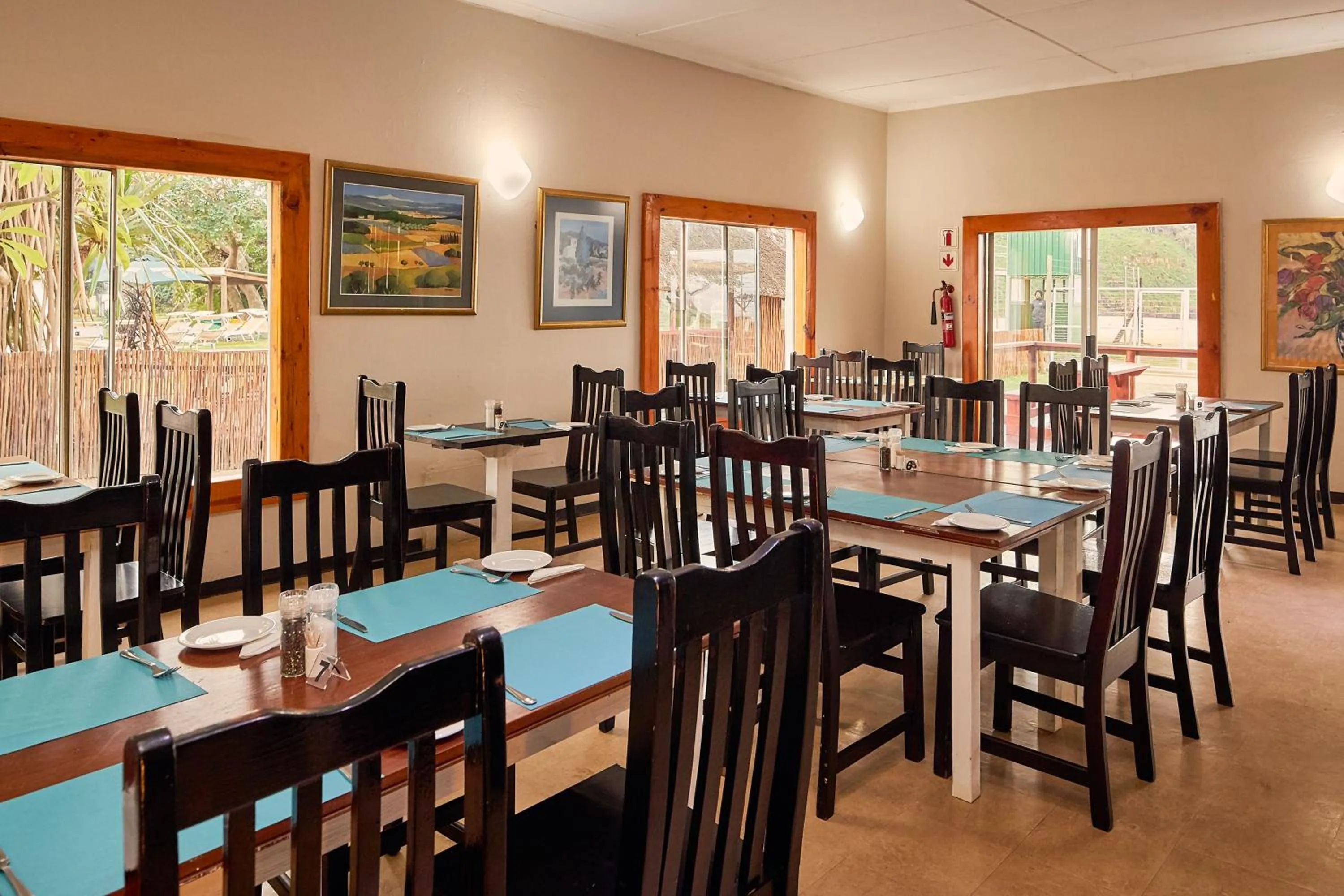 Restaurant/places to eat in First Group Hole in the Wall