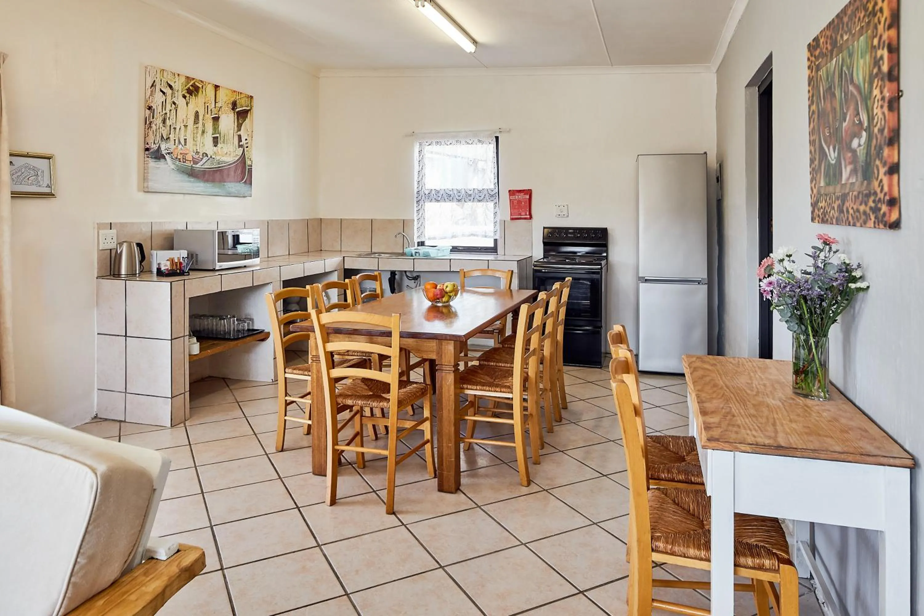 Kitchen or kitchenette in First Group Hole in the Wall