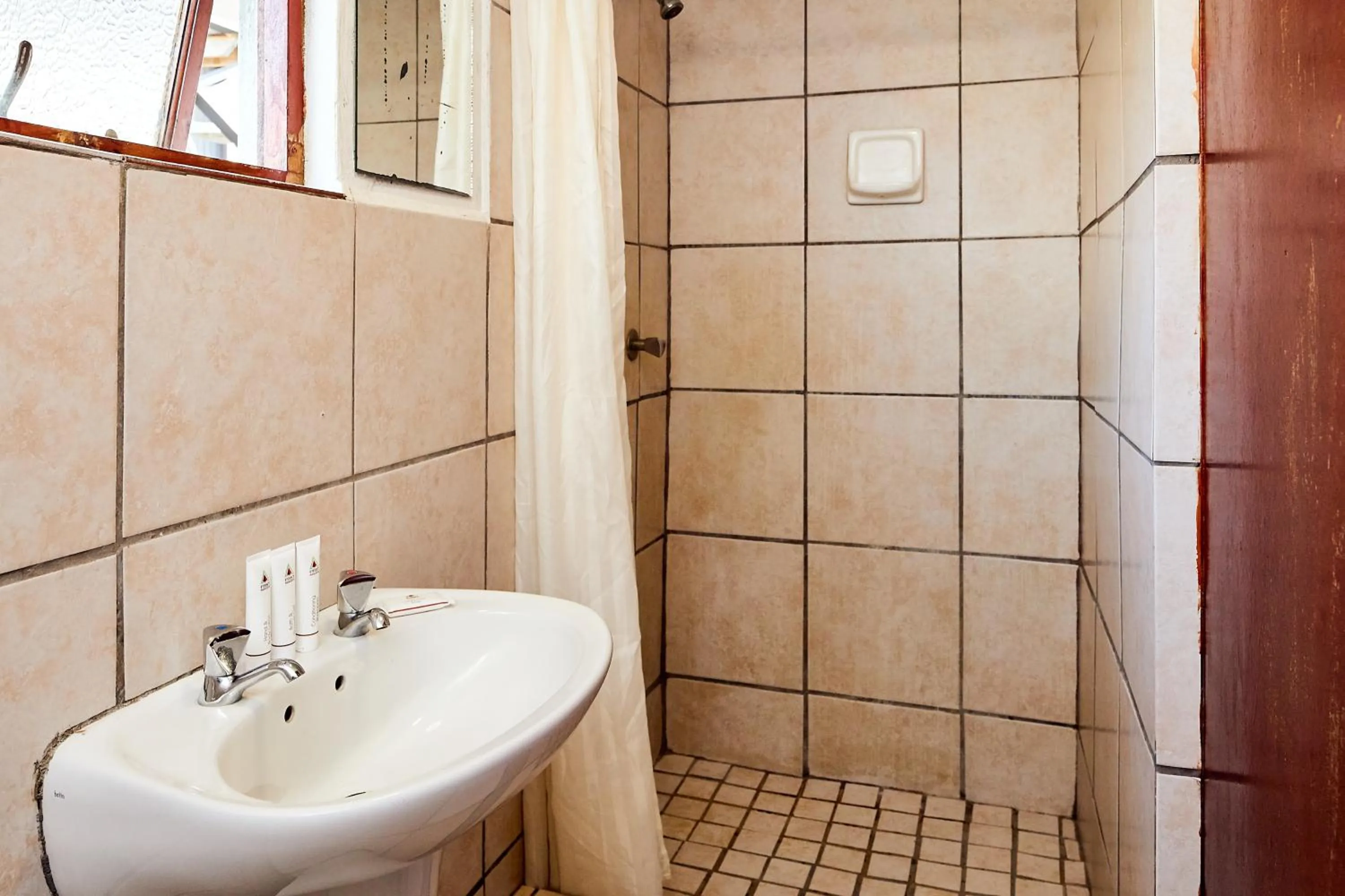 Shower in First Group Hole in the Wall