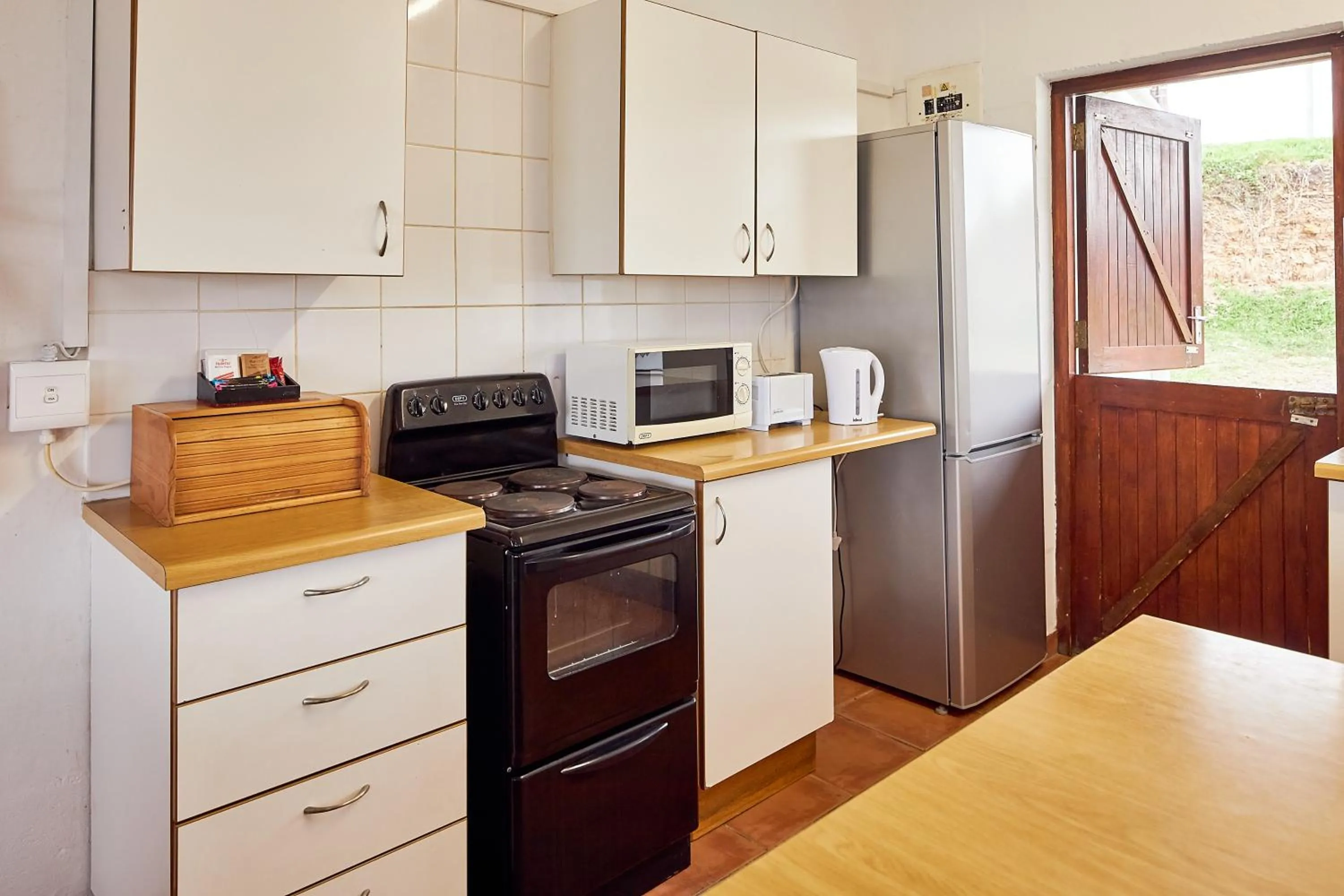 Coffee/tea facilities in First Group Hole in the Wall