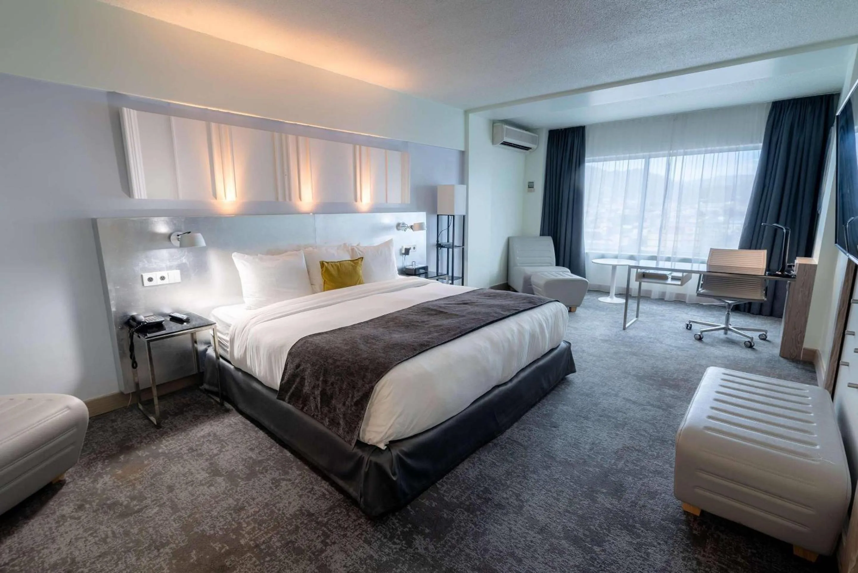 Bedroom, Bed in Radisson Hotel Trinidad