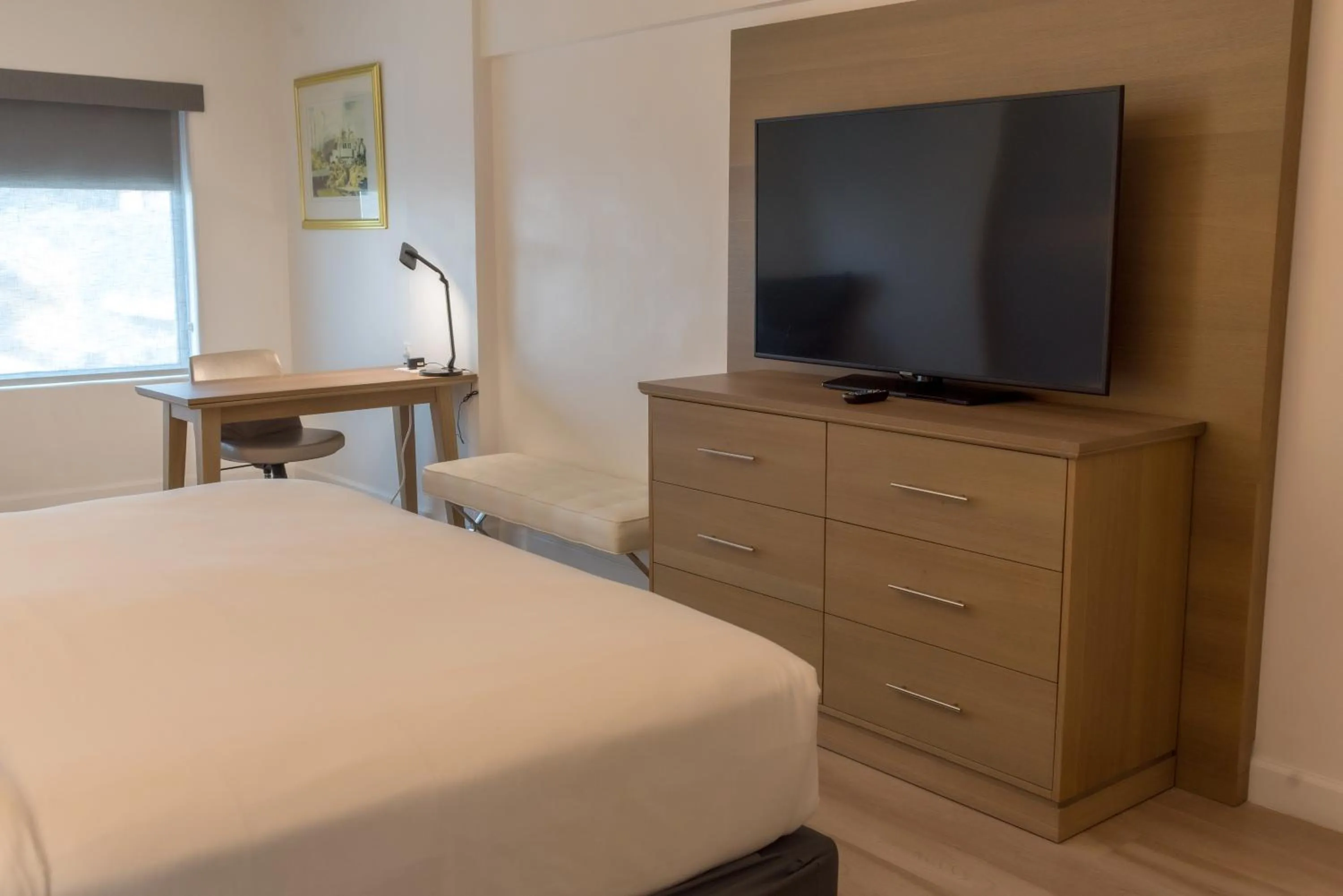 TV and multimedia, Bed in Radisson Hotel Trinidad