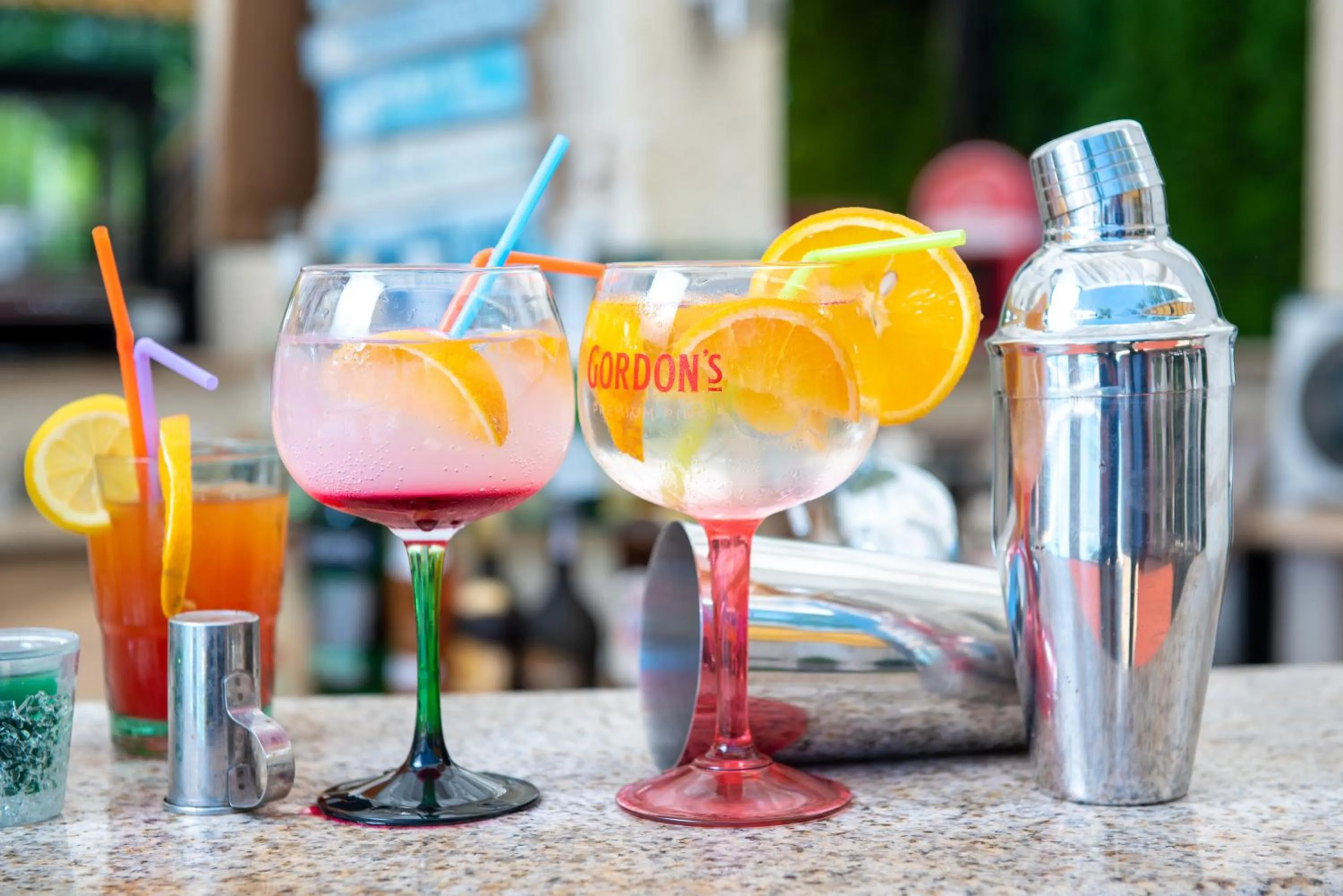 Food and drinks in Avenue Deluxe Hotel