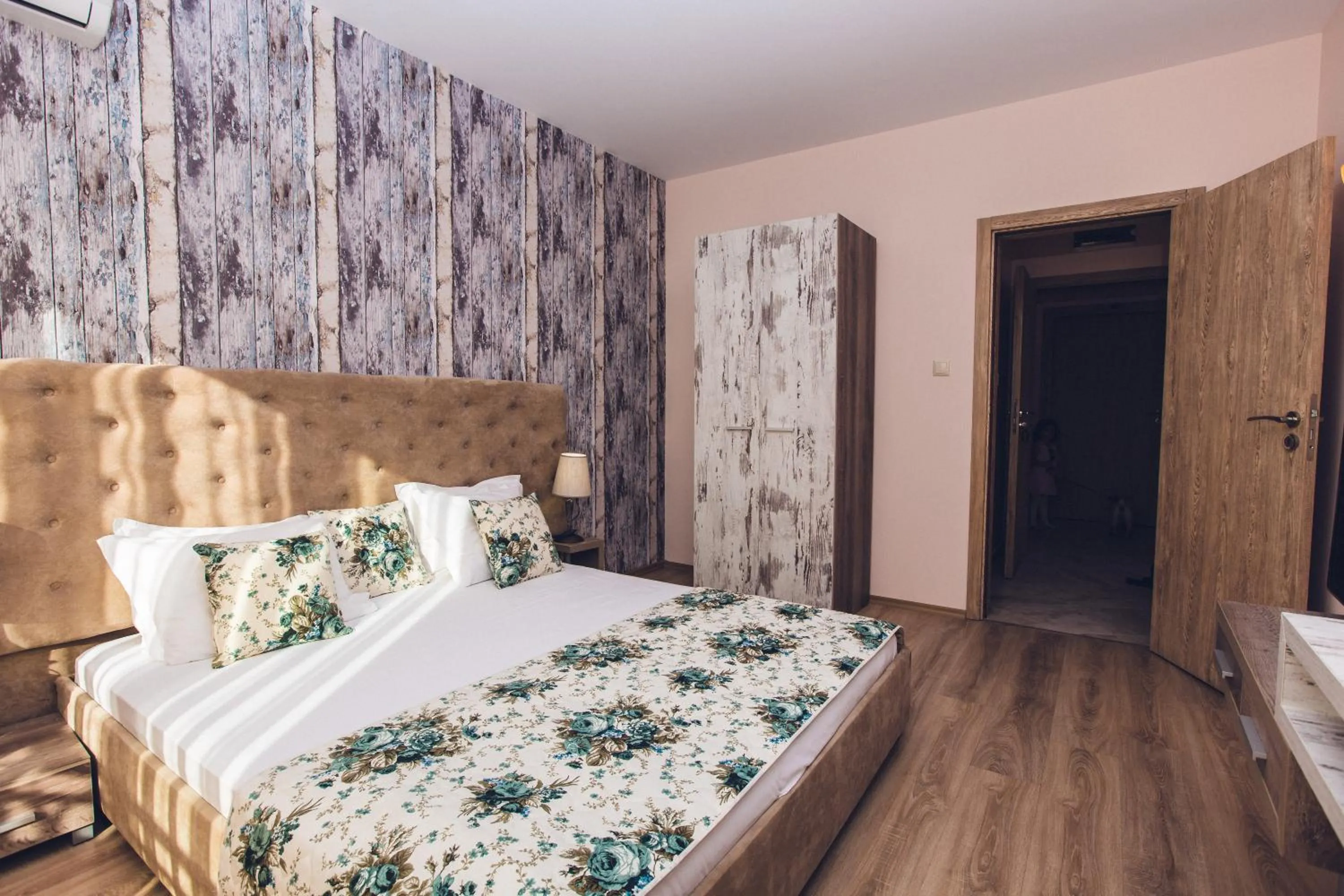 Bed in Avenue Deluxe Hotel