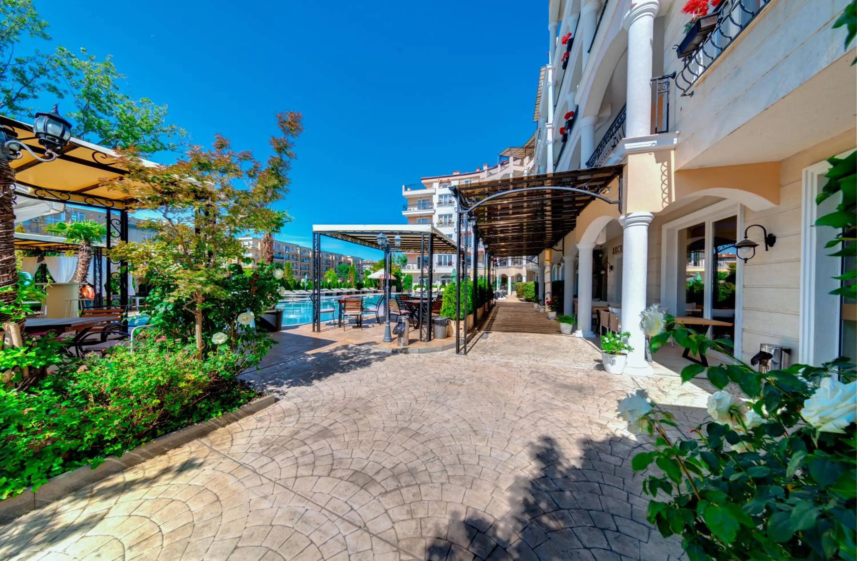 Property building in Avenue Deluxe Hotel