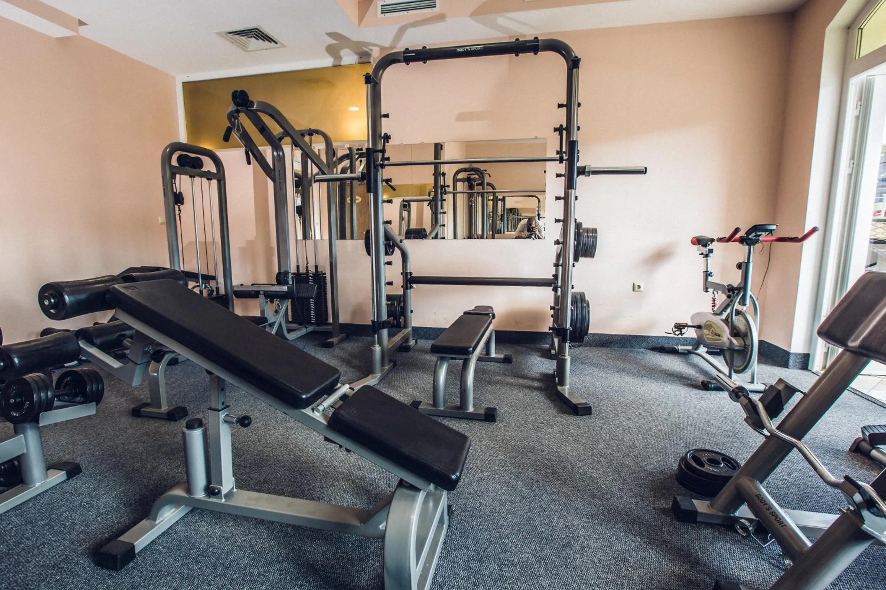 Fitness centre/facilities in Avenue Deluxe Hotel