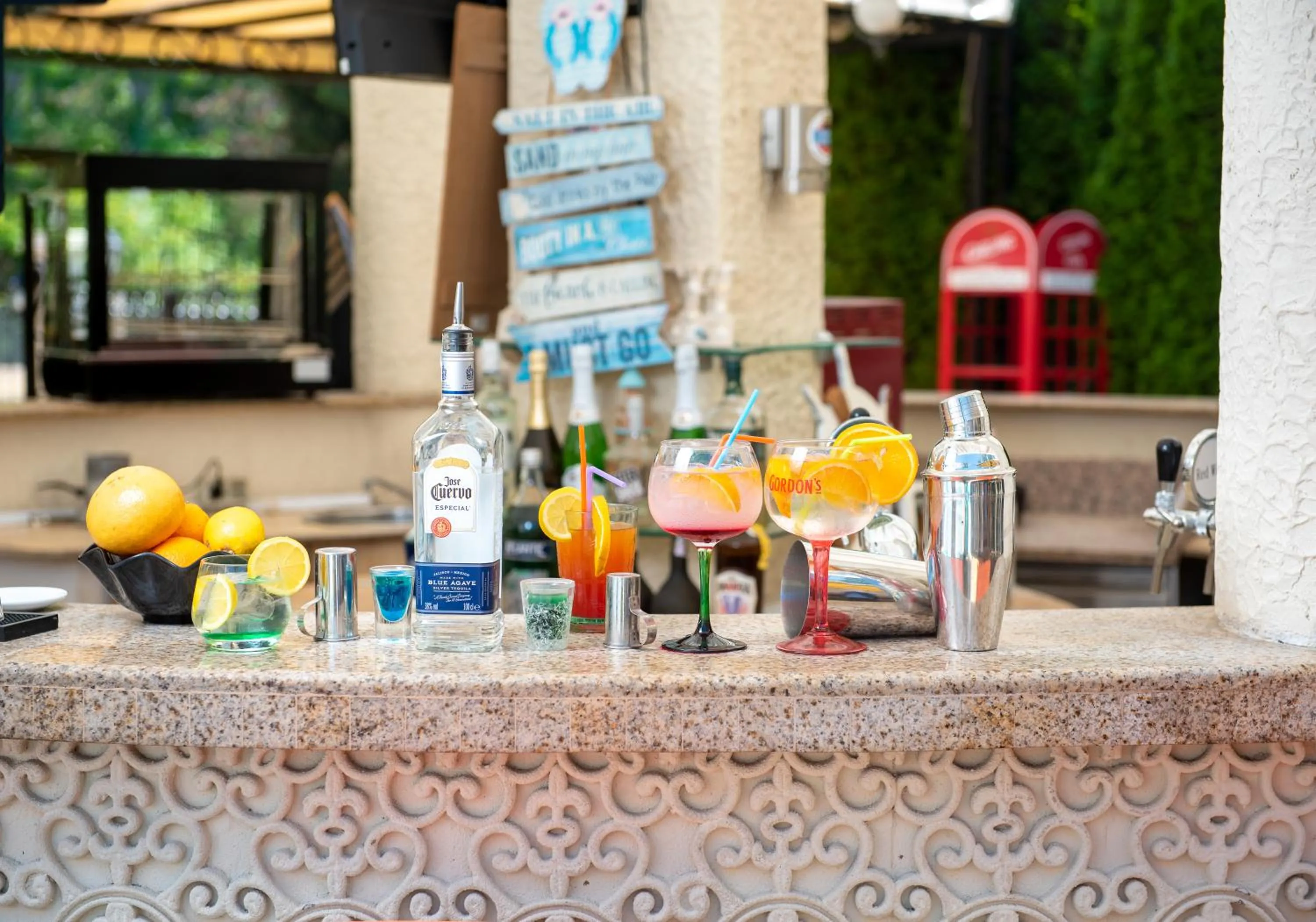 Day in Avenue Deluxe Hotel