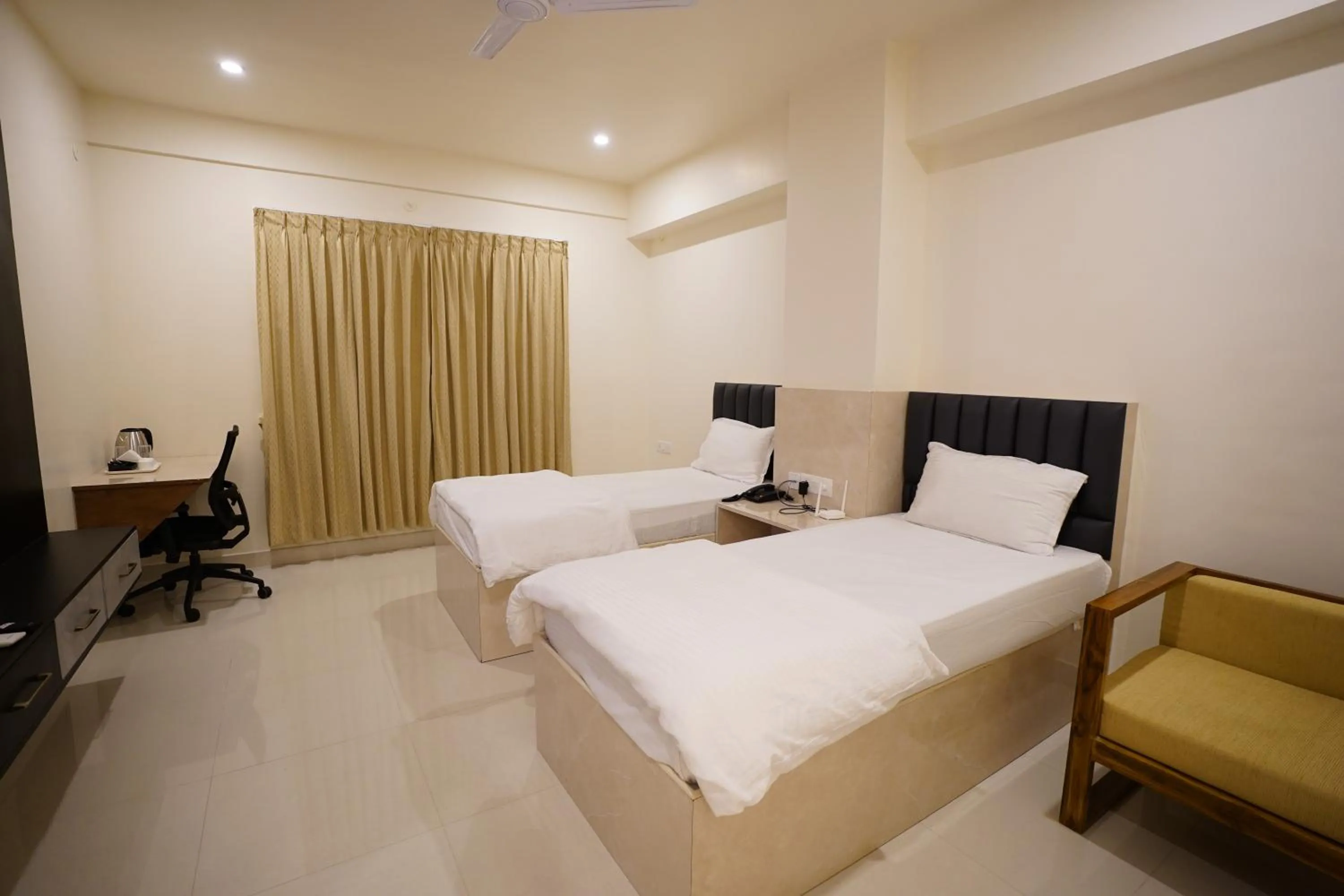 Bed in DrizzleDrop Inn Chennai