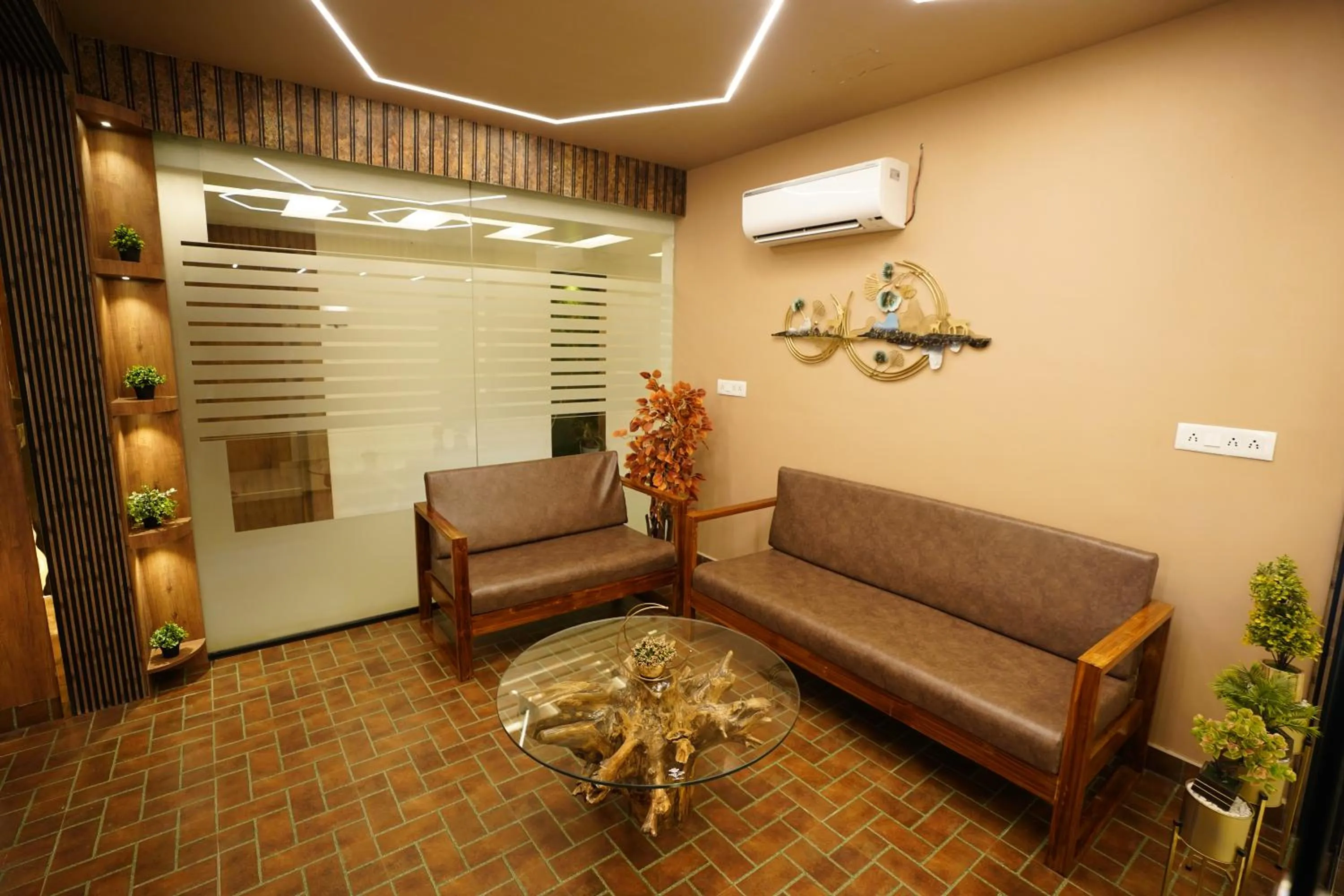 TV and multimedia in DrizzleDrop Inn Chennai