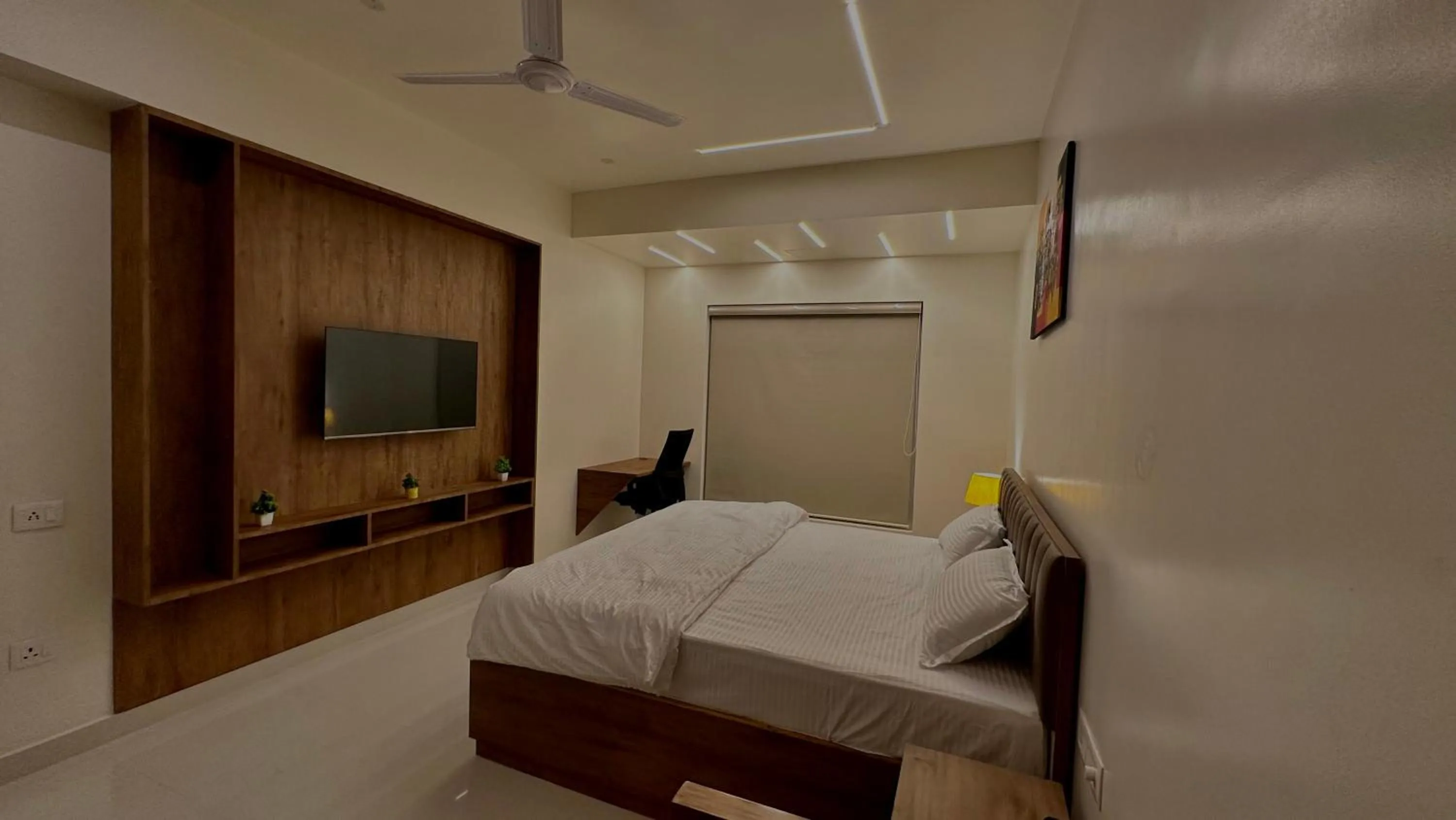Communal lounge/ TV room, Bed in DrizzleDrop Inn Chennai