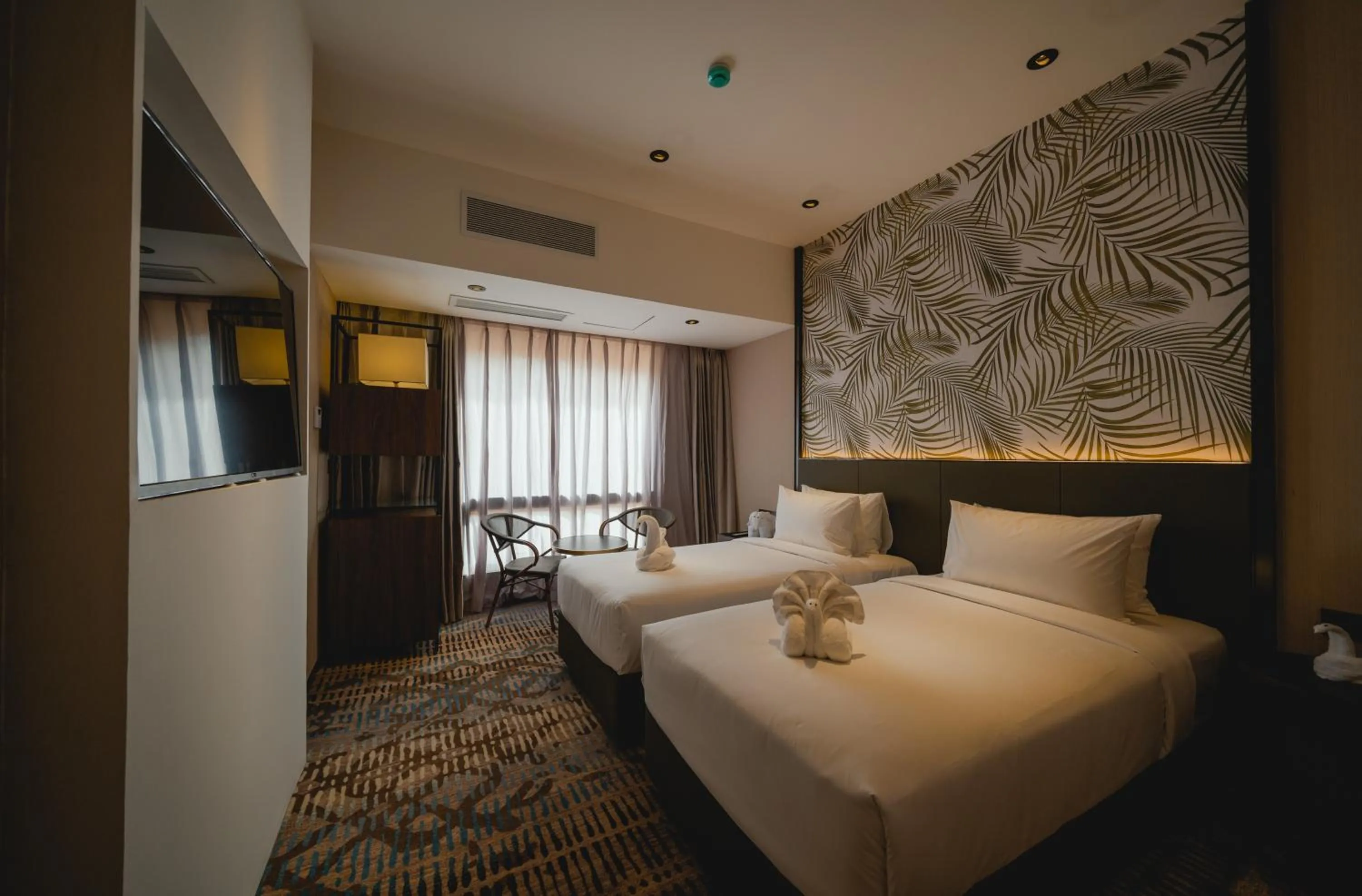 Bed in Monkeys Canopy Resort